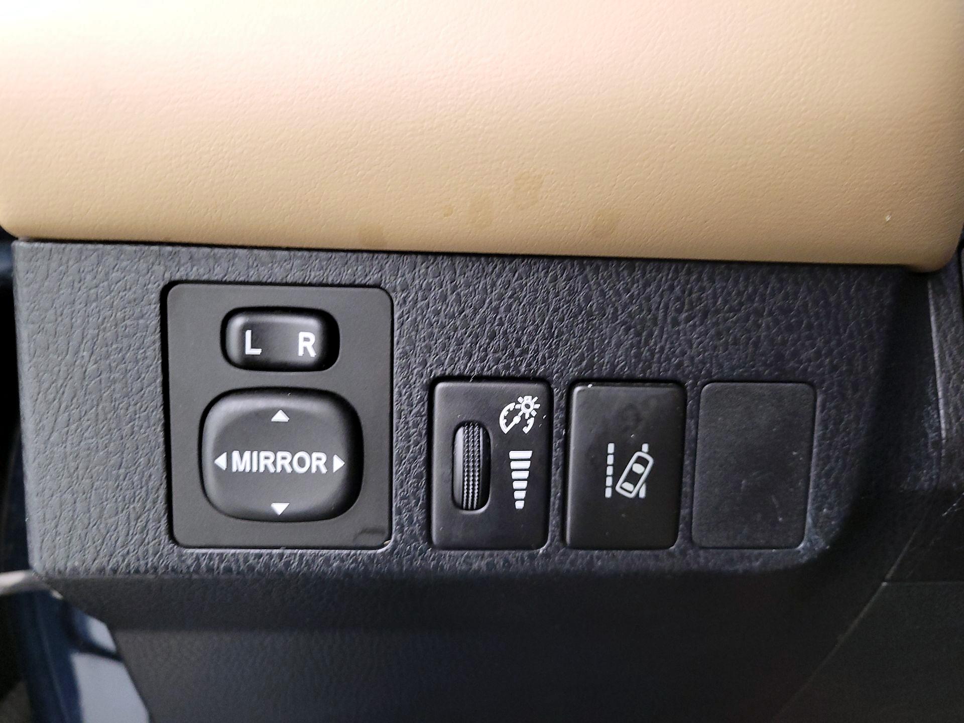 Thumbnail: 2017 Toyota RAV4 - 13