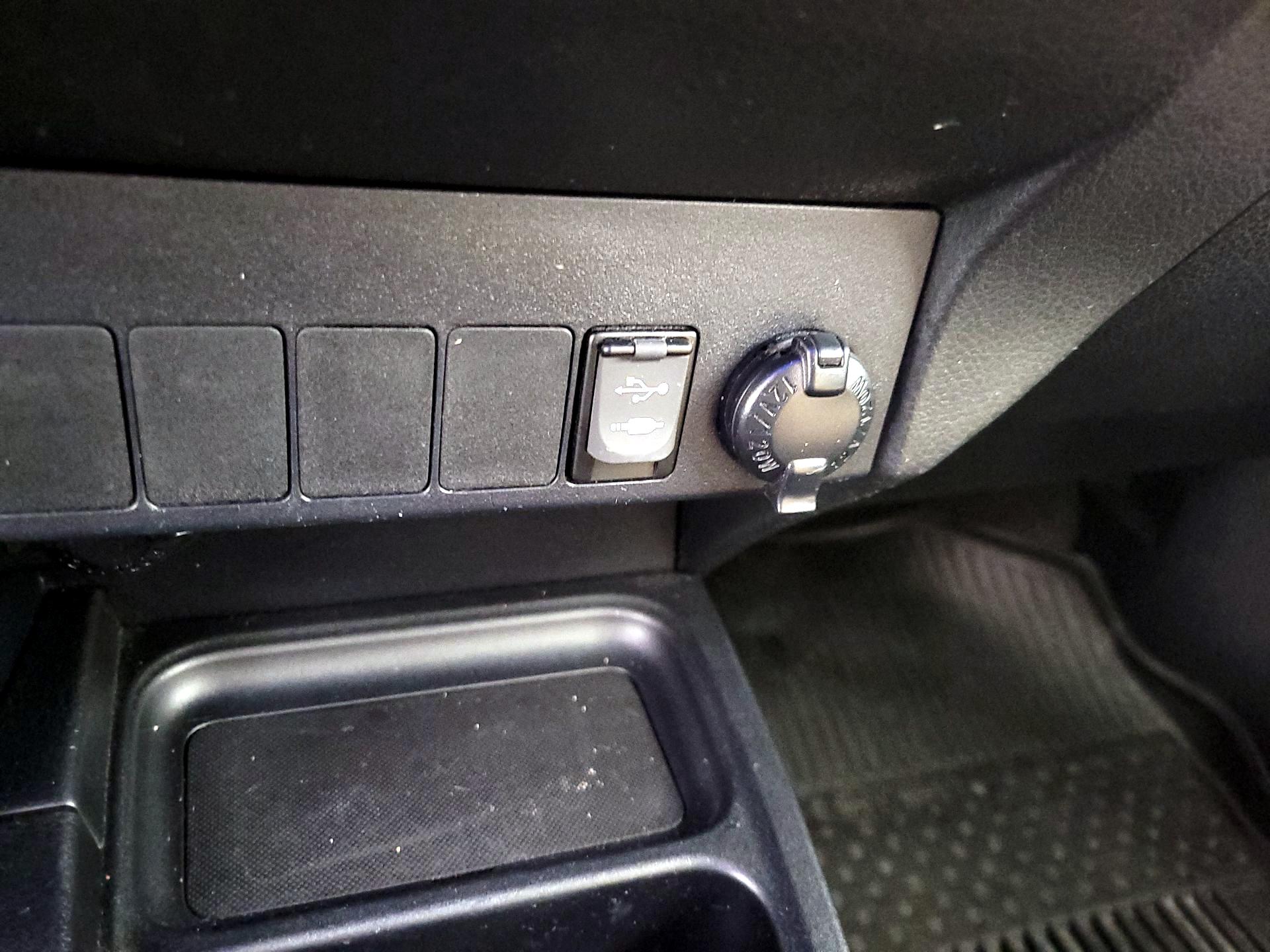 Thumbnail: 2017 Toyota RAV4 - 18