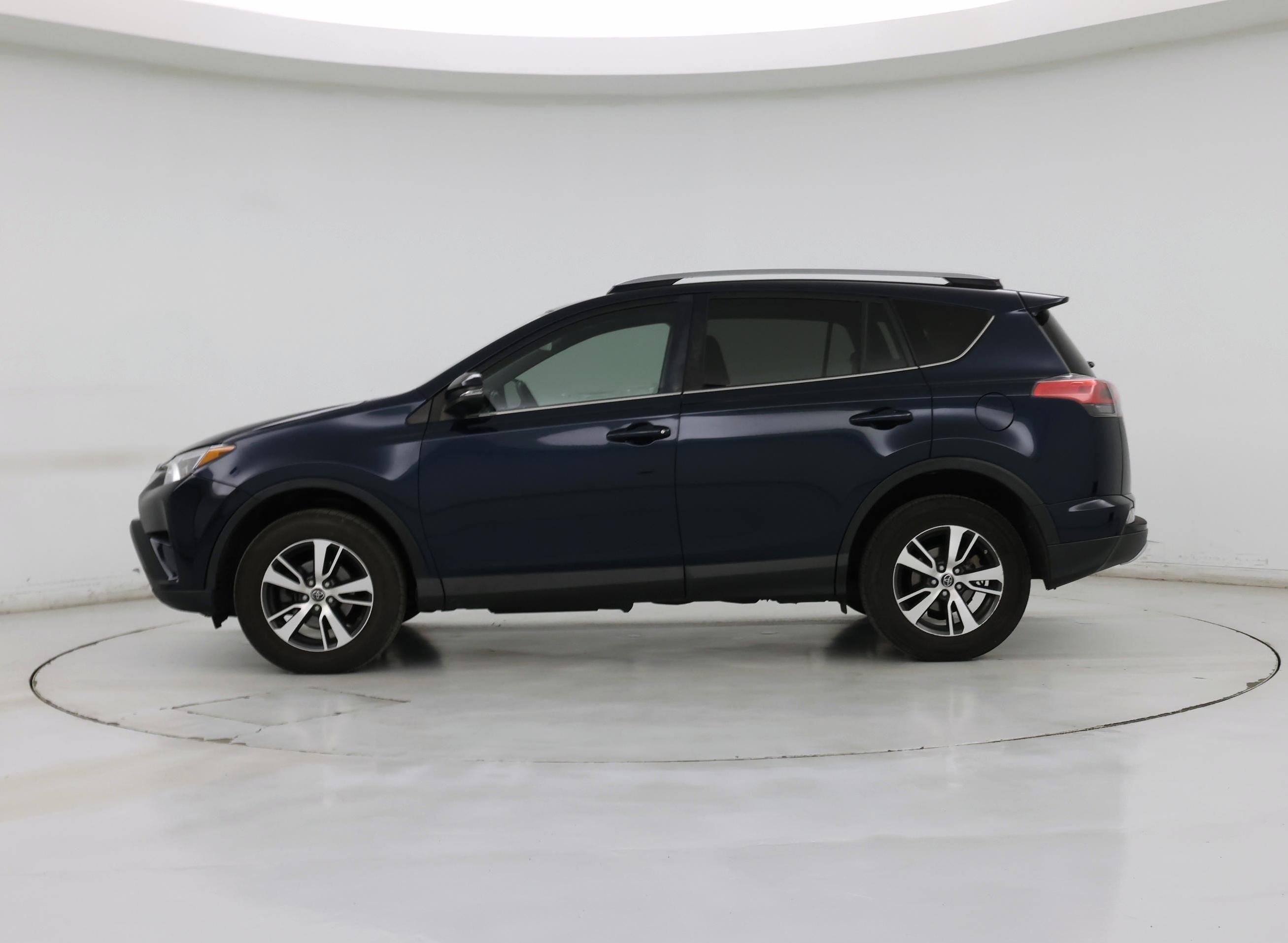 Thumbnail: 2017 Toyota RAV4 - 3