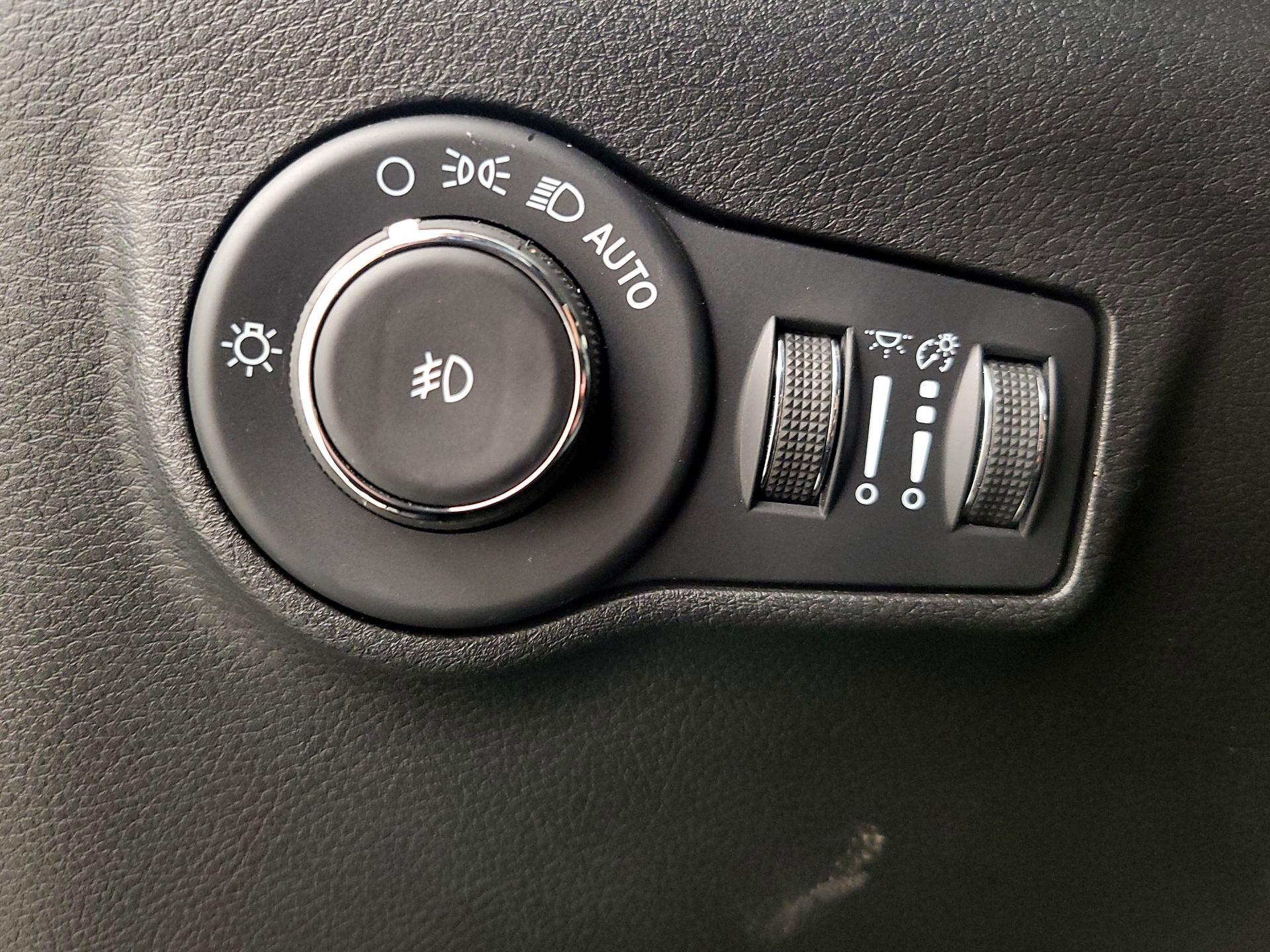 Thumbnail: 2022 Jeep Compass - 13