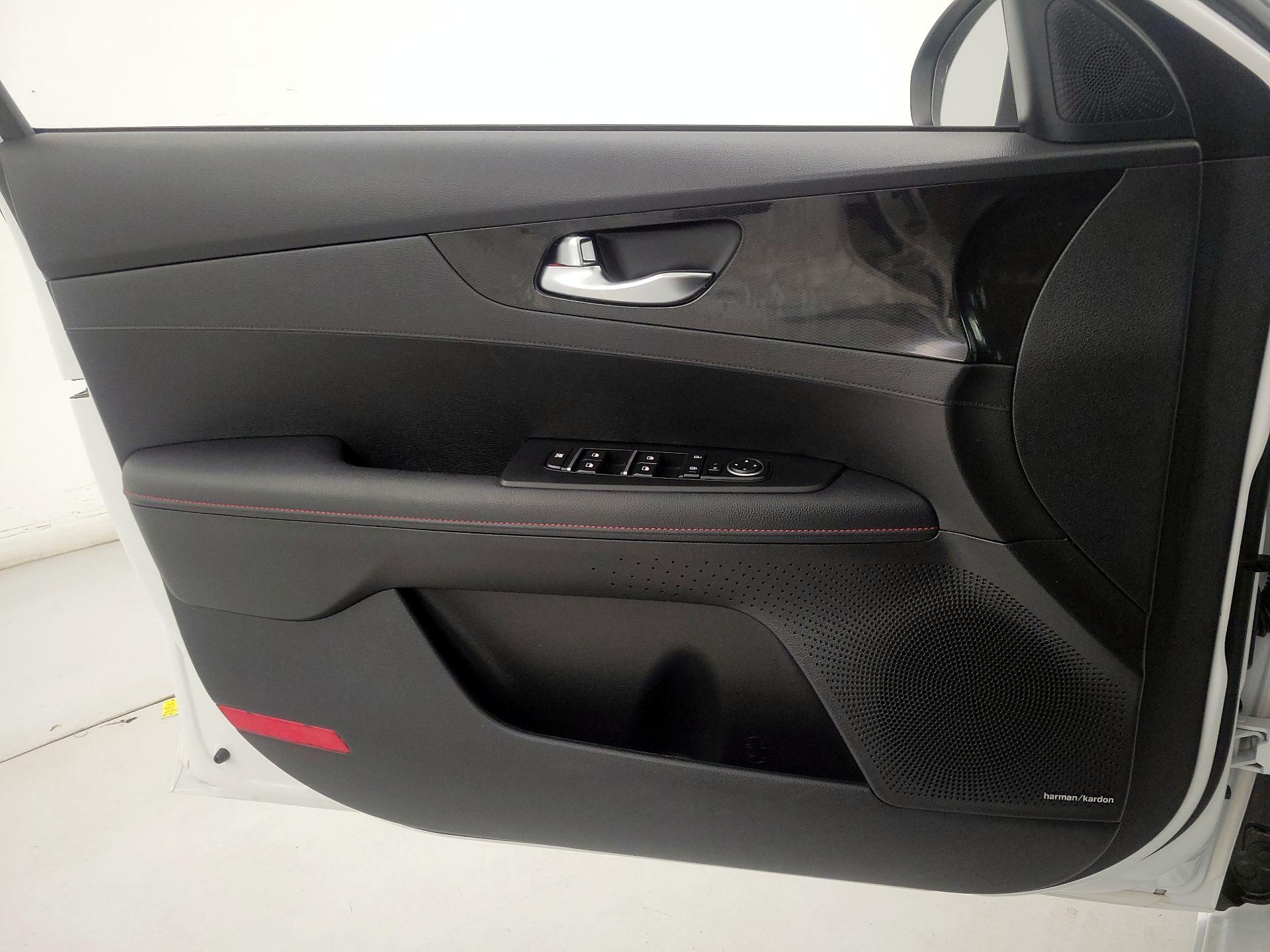 Thumbnail: 2022 Kia Forte - 12