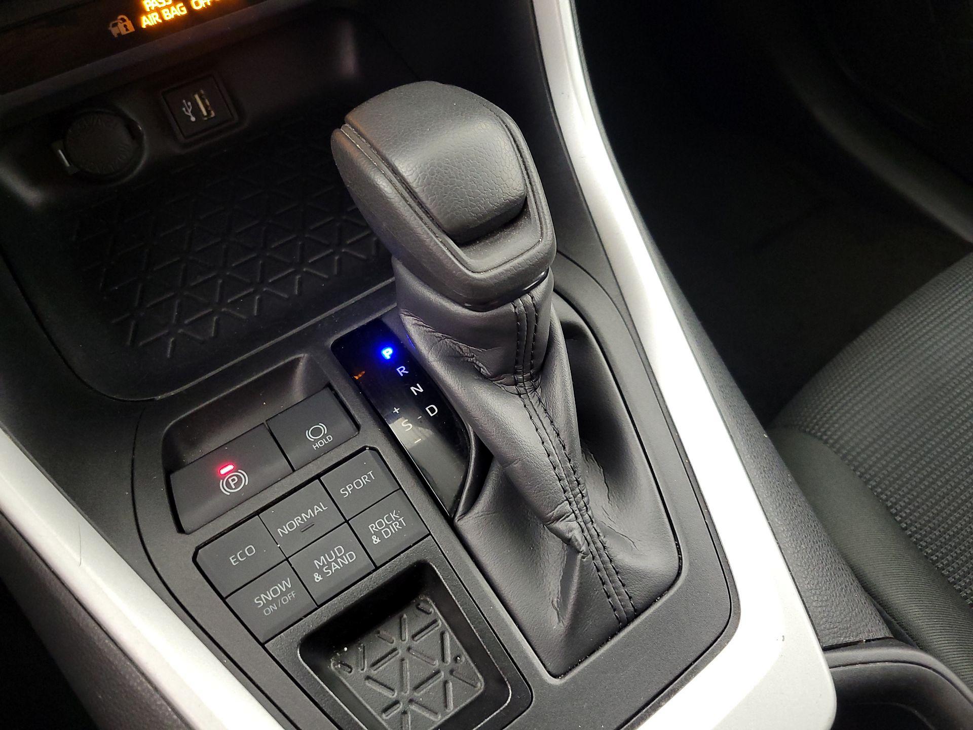 Thumbnail: 2024 Toyota RAV4 - 17