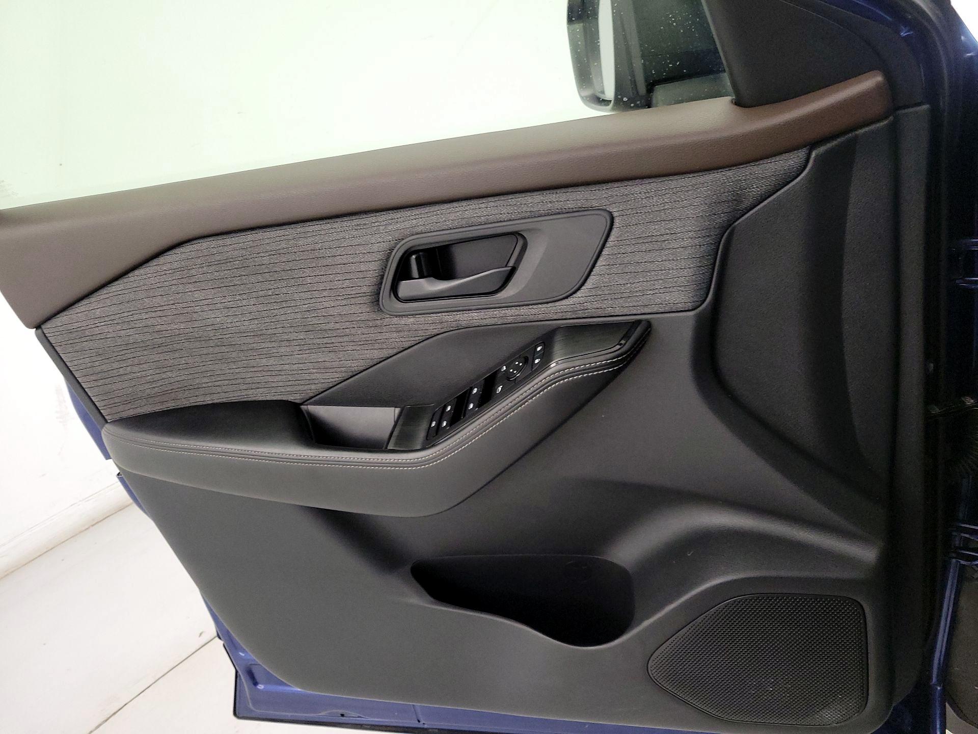 Thumbnail: 2021 Nissan Rogue - 12