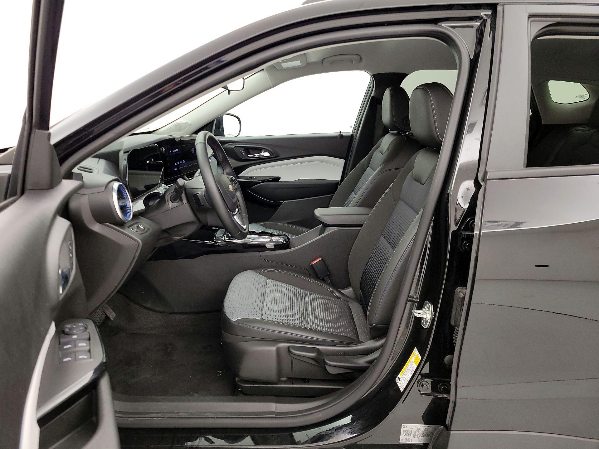 Thumbnail: 2025 Chevrolet Trax - 11