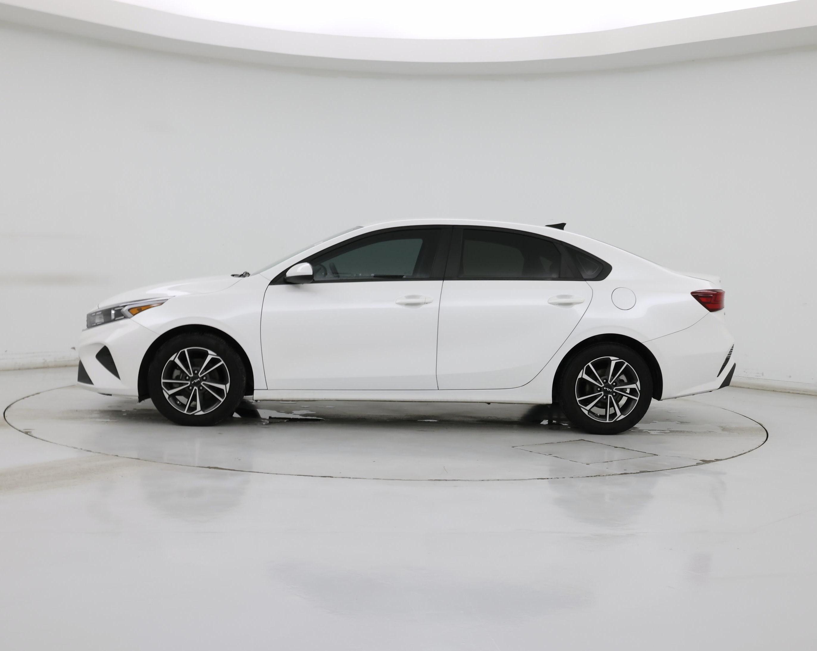 Thumbnail: 2024 Kia Forte - 3