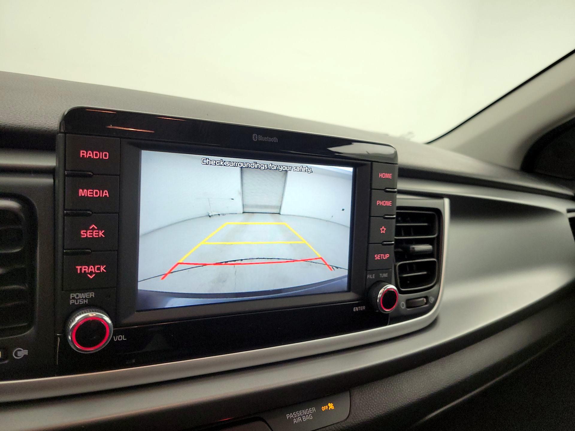 Thumbnail: 2020 Kia Rio - 14