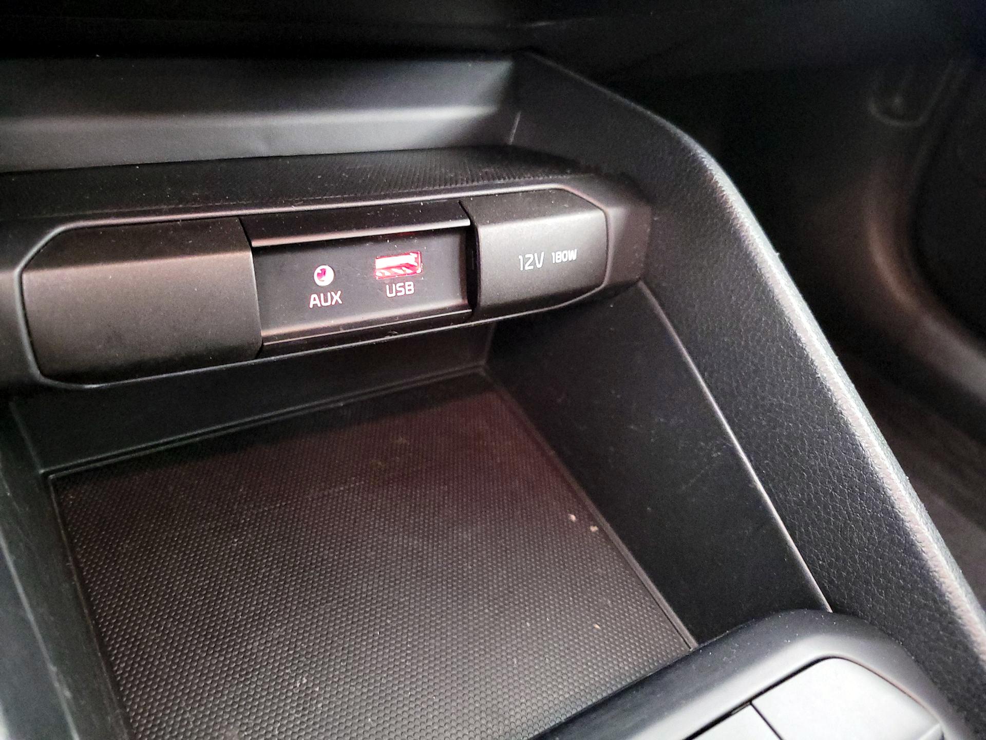 Thumbnail: 2020 Kia Rio - 18