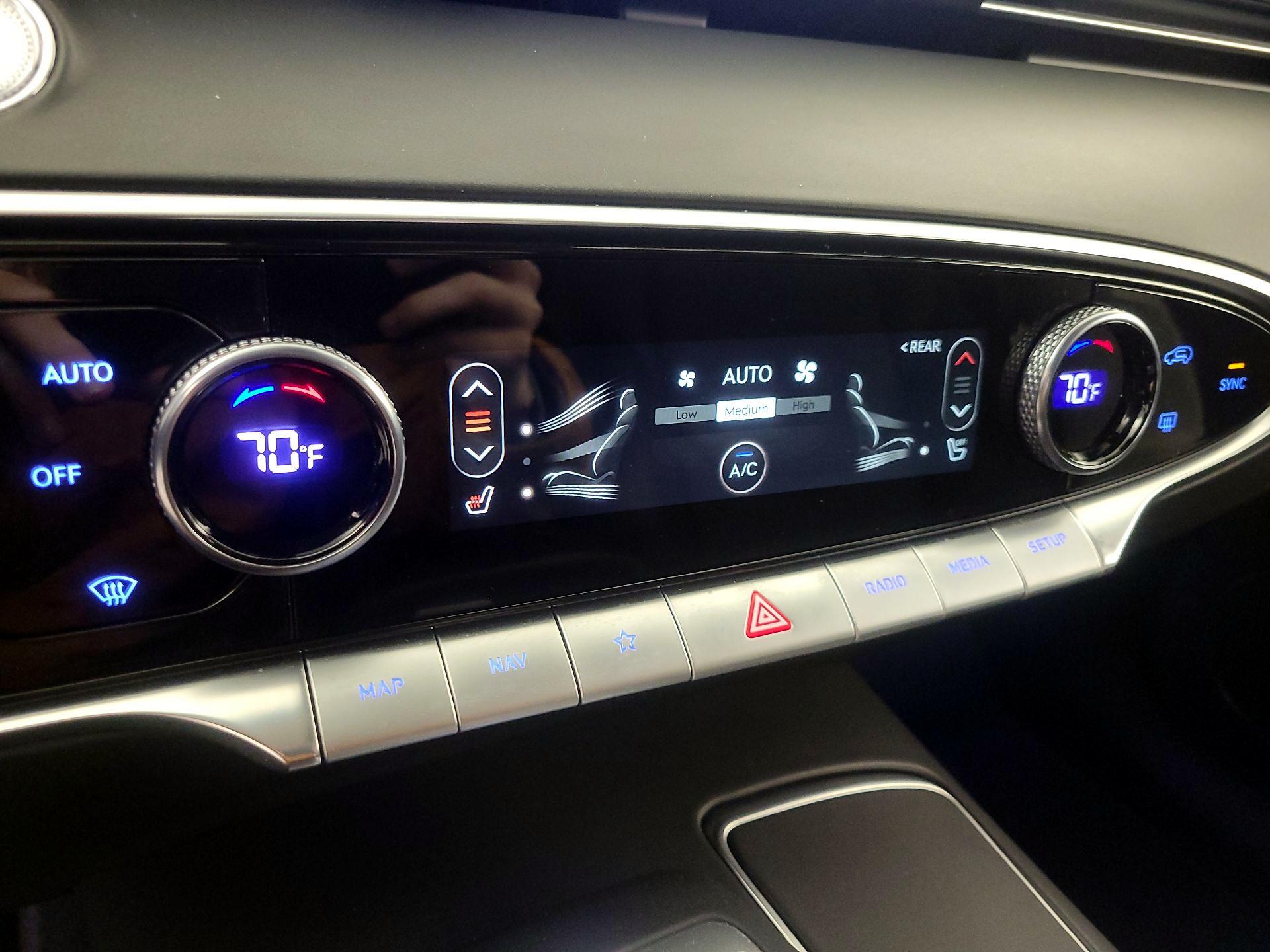 Thumbnail: 2025 Genesis GV70 - 17