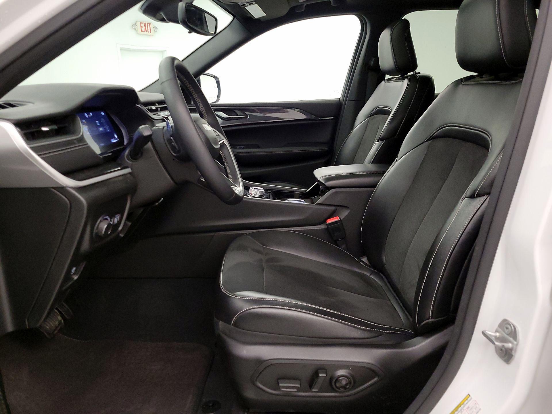 Thumbnail: 2023 Jeep Grand Cherokee - 11