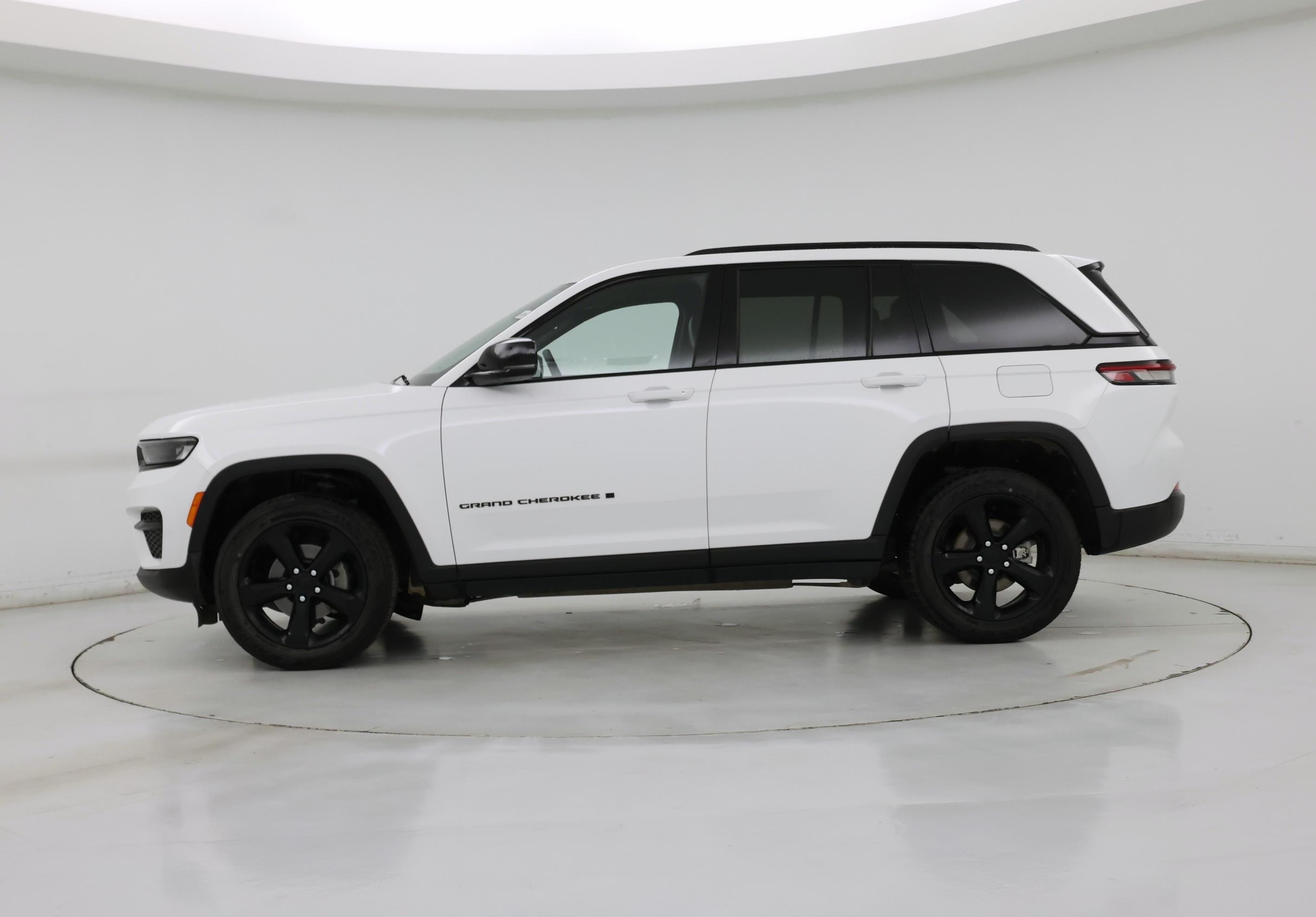 Thumbnail: 2023 Jeep Grand Cherokee - 3