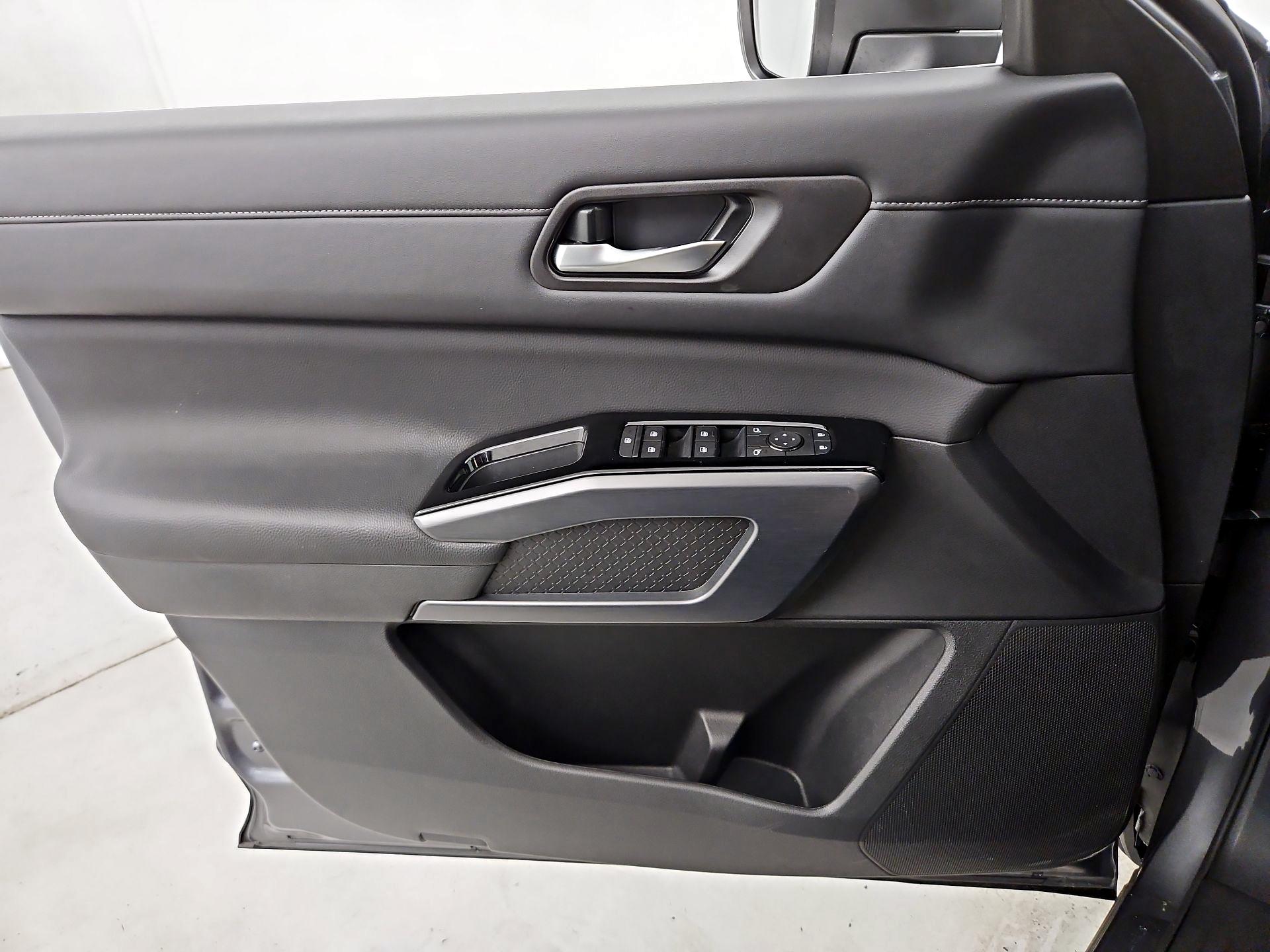 Thumbnail: 2025 Nissan Pathfinder - 12