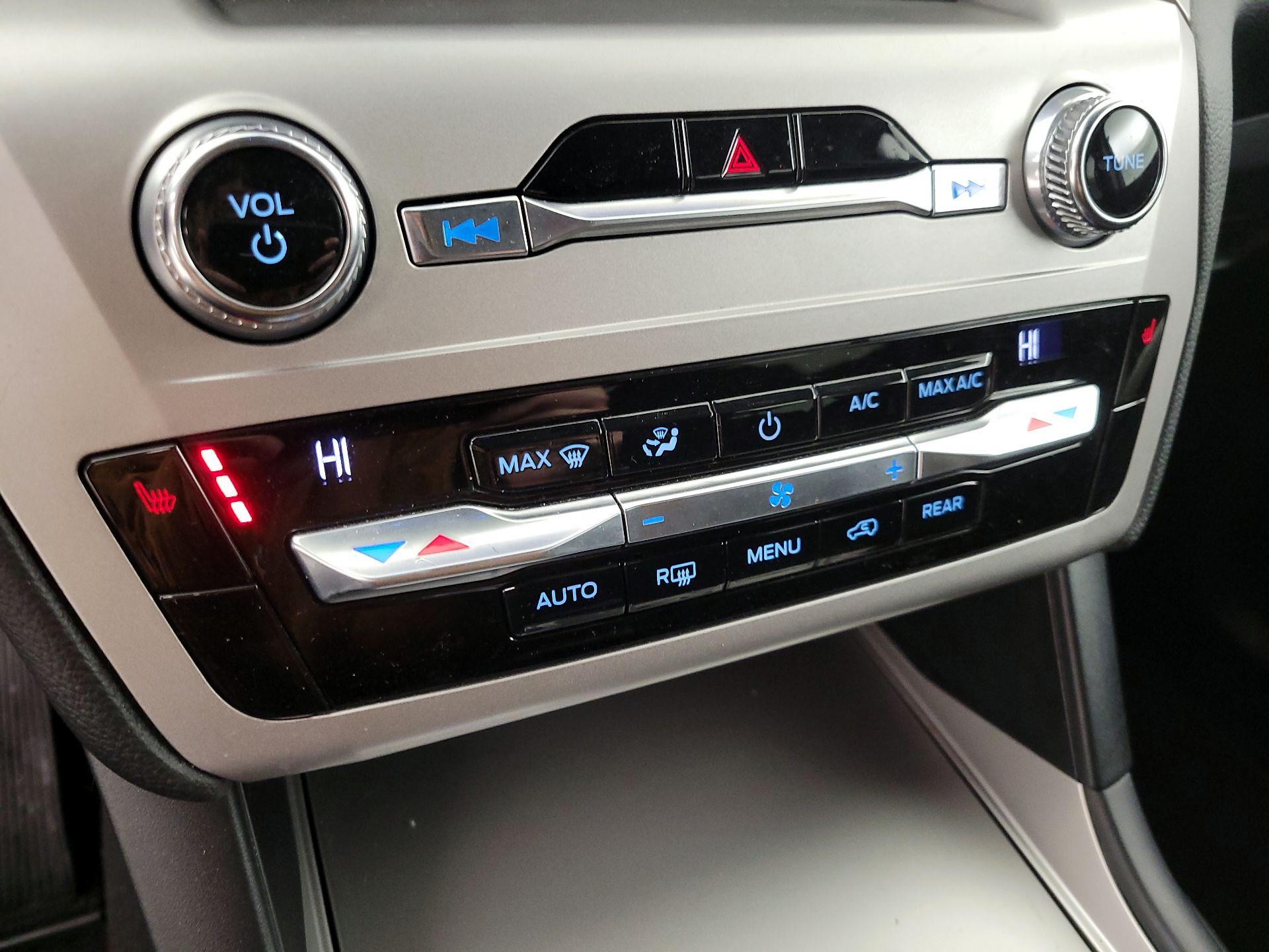 Thumbnail: 2021 Ford Explorer - 16