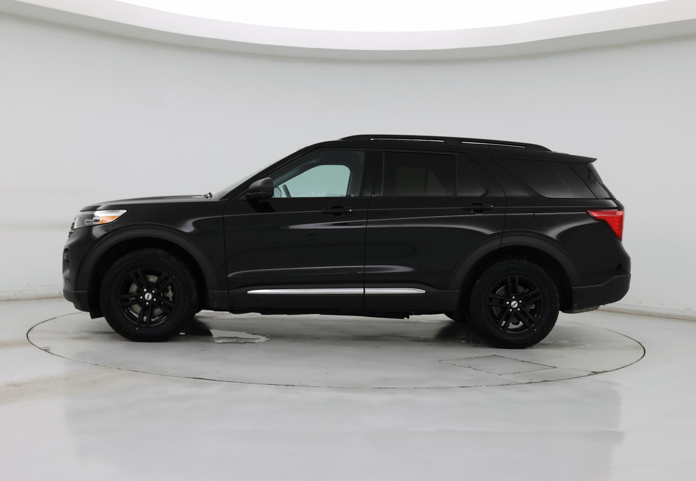 Thumbnail: 2021 Ford Explorer - 3