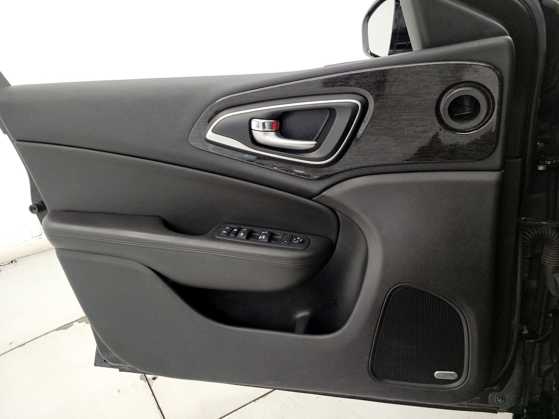 Thumbnail: 2016 Chrysler 200 - 12