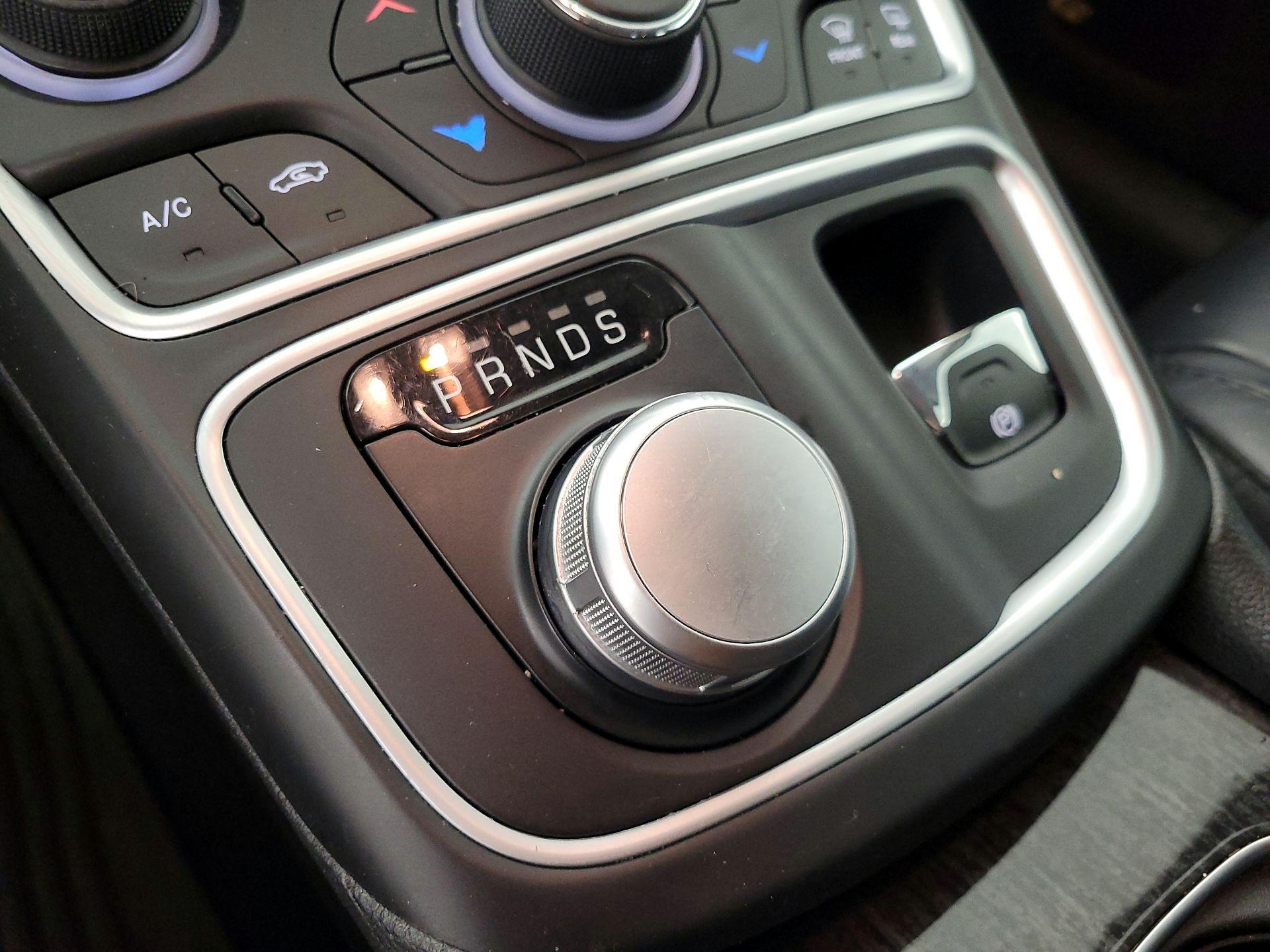 Thumbnail: 2016 Chrysler 200 - 17