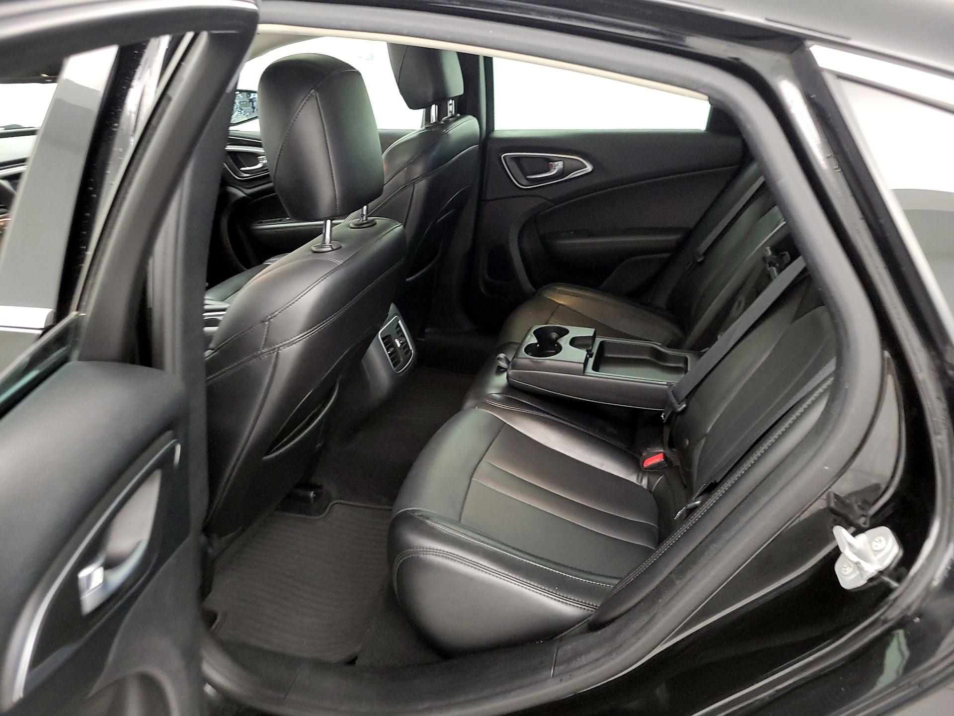 Thumbnail: 2016 Chrysler 200 - 19