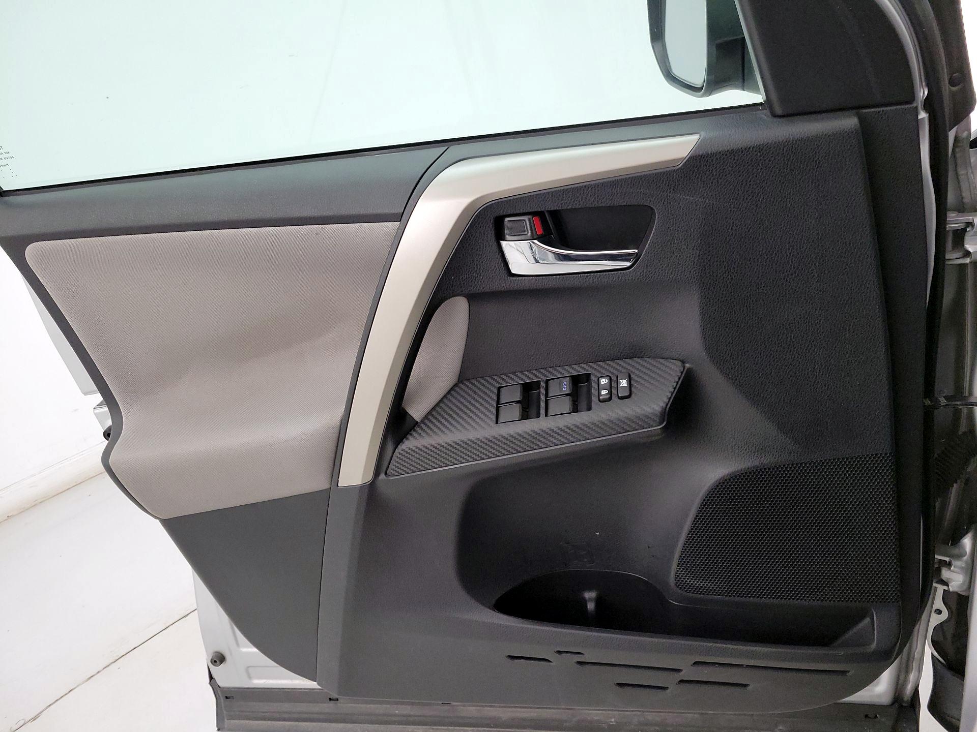 Thumbnail: 2015 Toyota RAV4 - 12