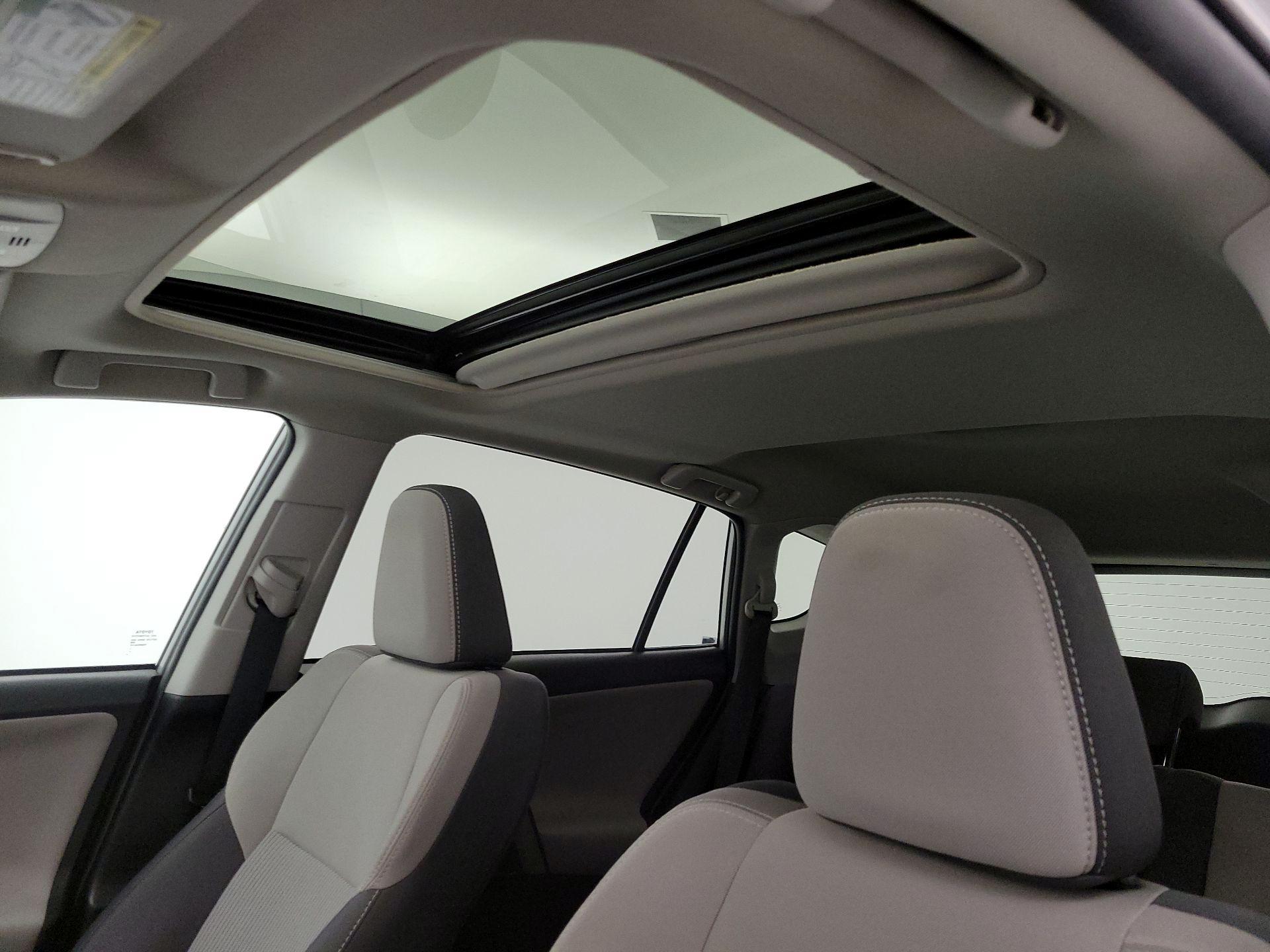 Thumbnail: 2015 Toyota RAV4 - 19