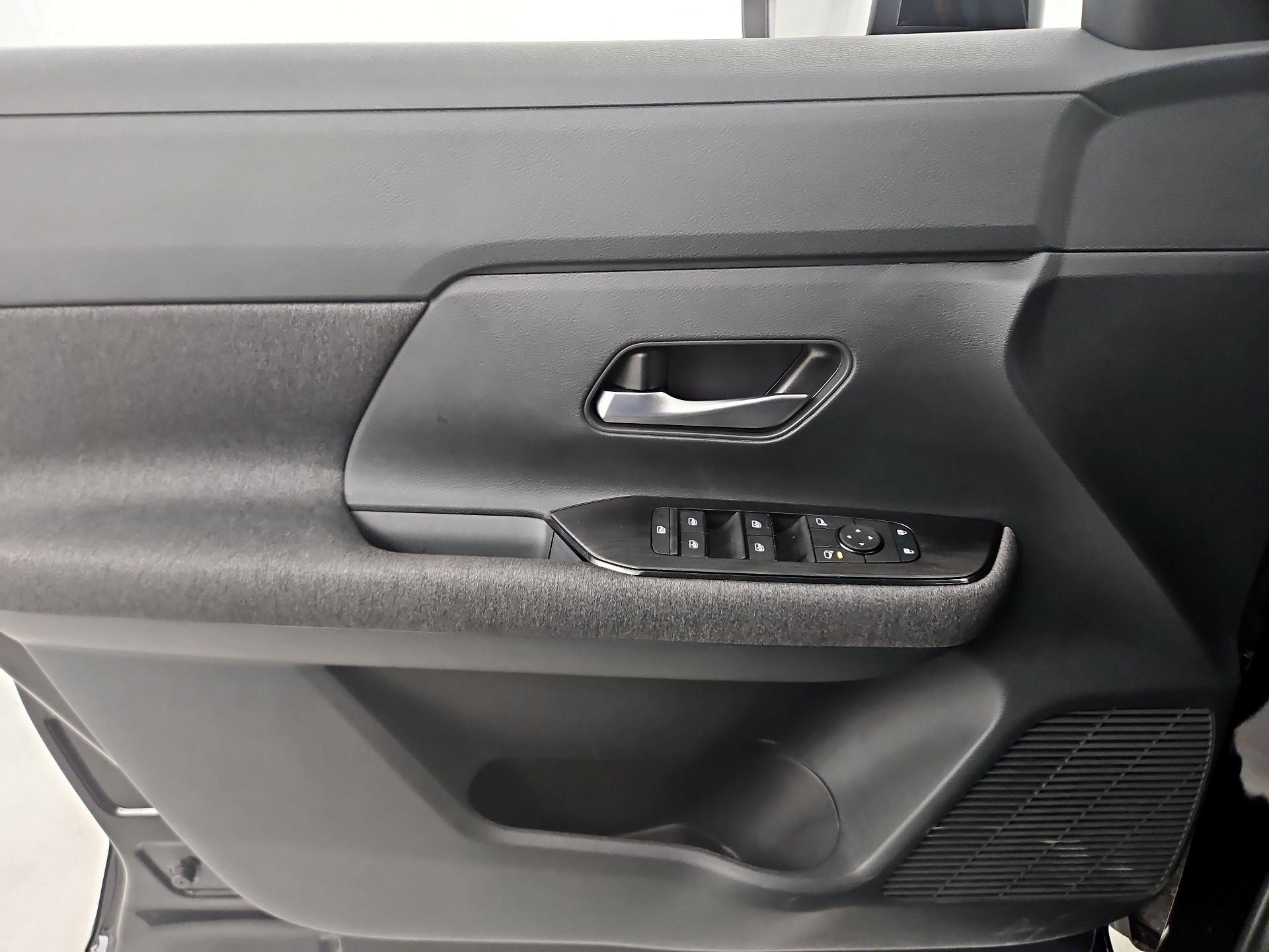 Thumbnail: 2025 Nissan Kicks - 12