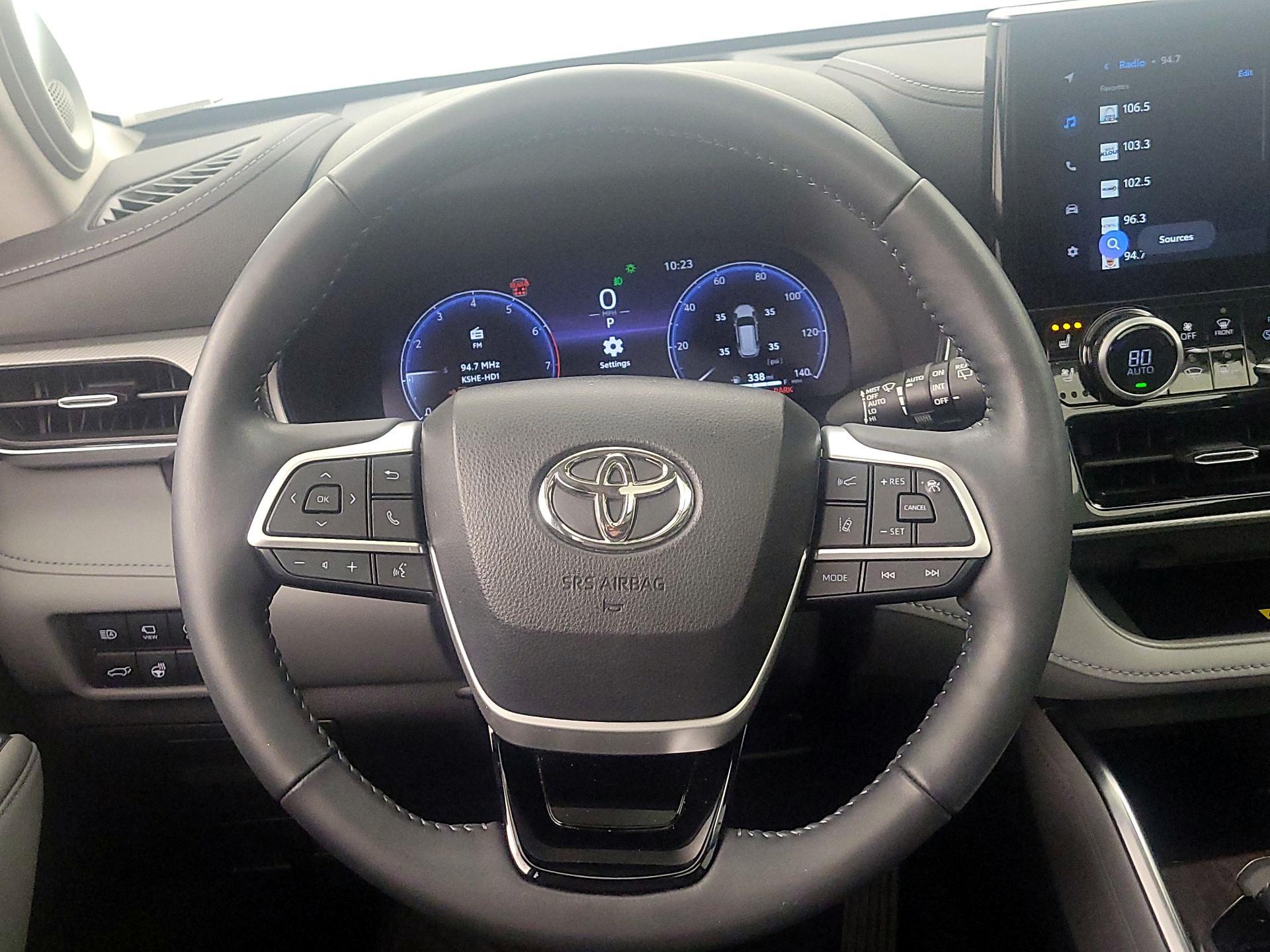 Thumbnail: 2023 Toyota Highlander - 10