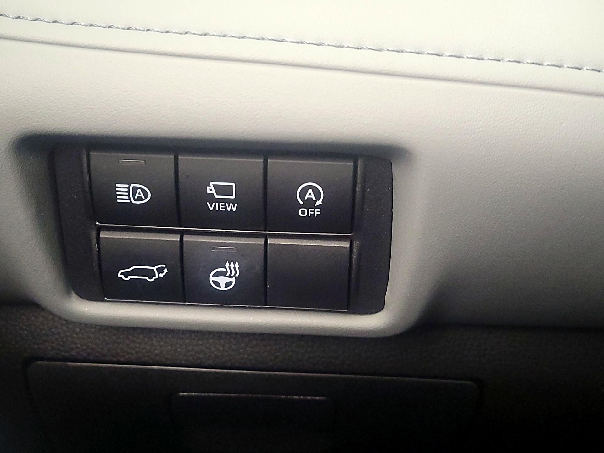 Thumbnail: 2023 Toyota Highlander - 13