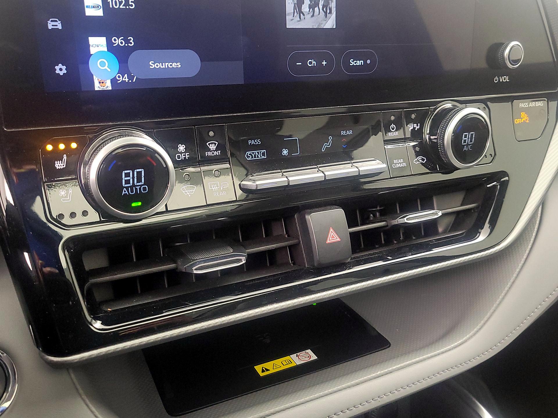 Thumbnail: 2023 Toyota Highlander - 16