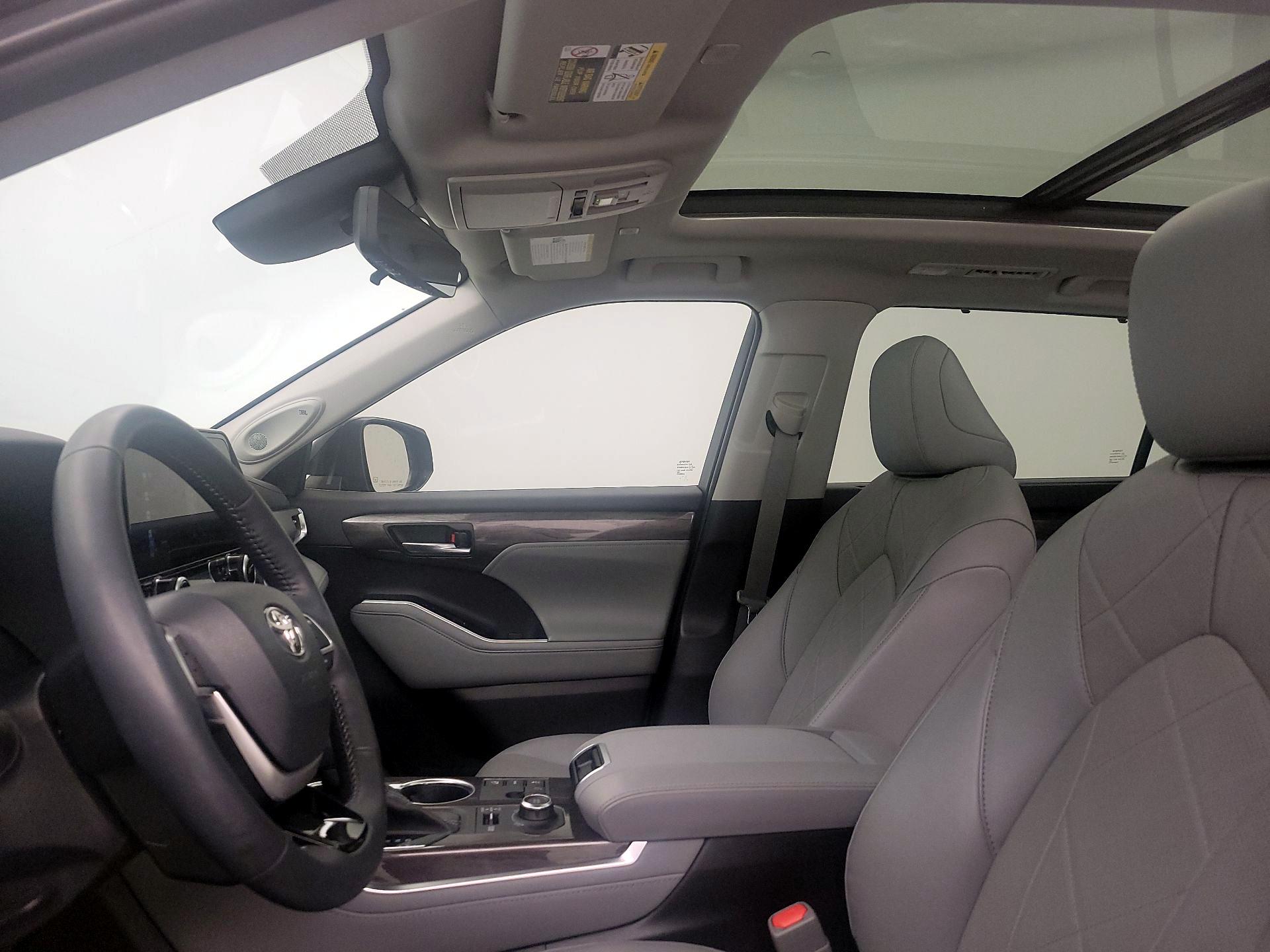 Thumbnail: 2023 Toyota Highlander - 19