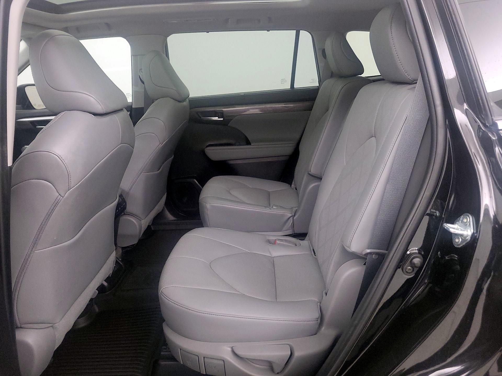 Thumbnail: 2023 Toyota Highlander - 20