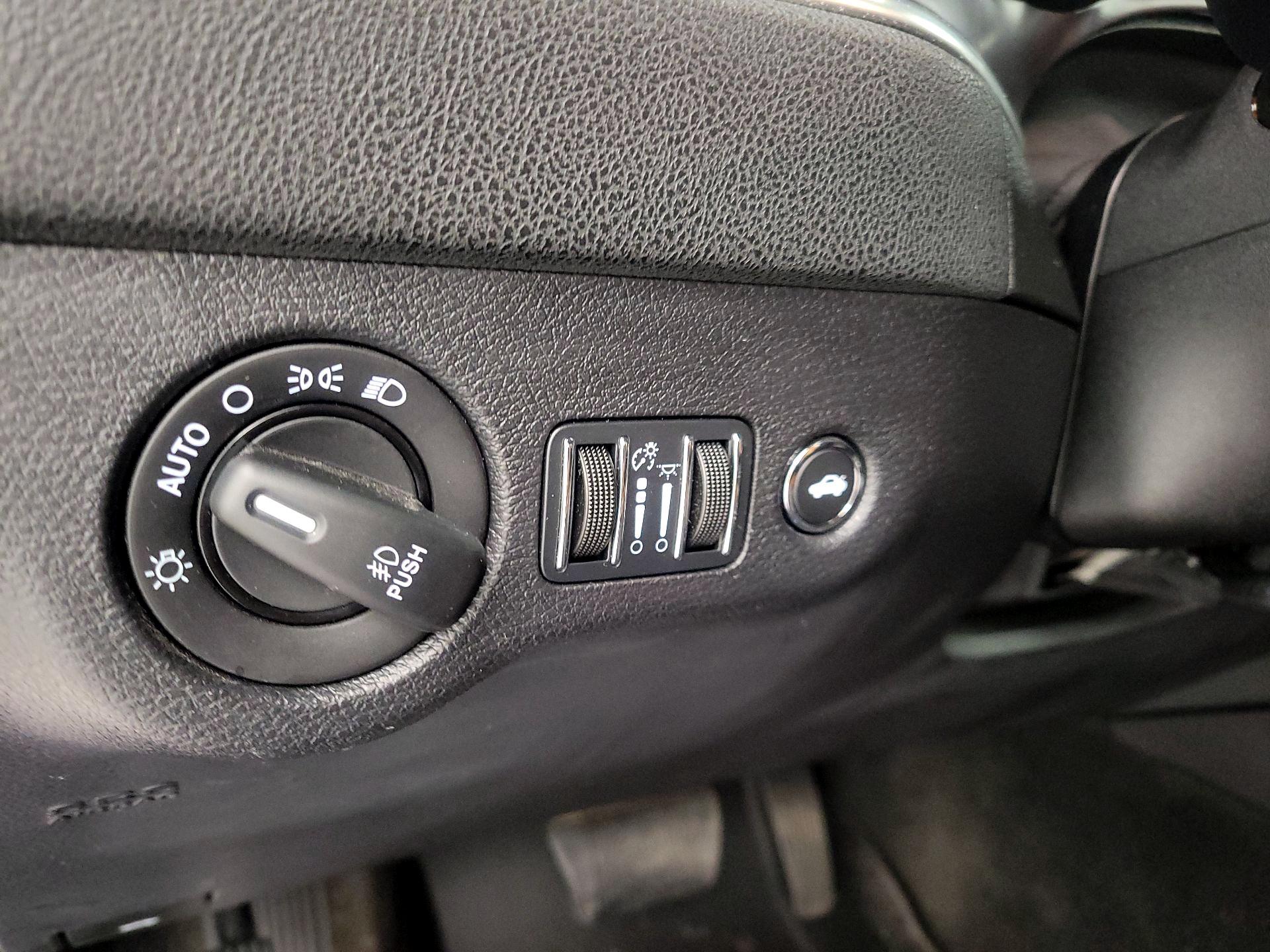 Thumbnail: 2016 Dodge Charger - 13