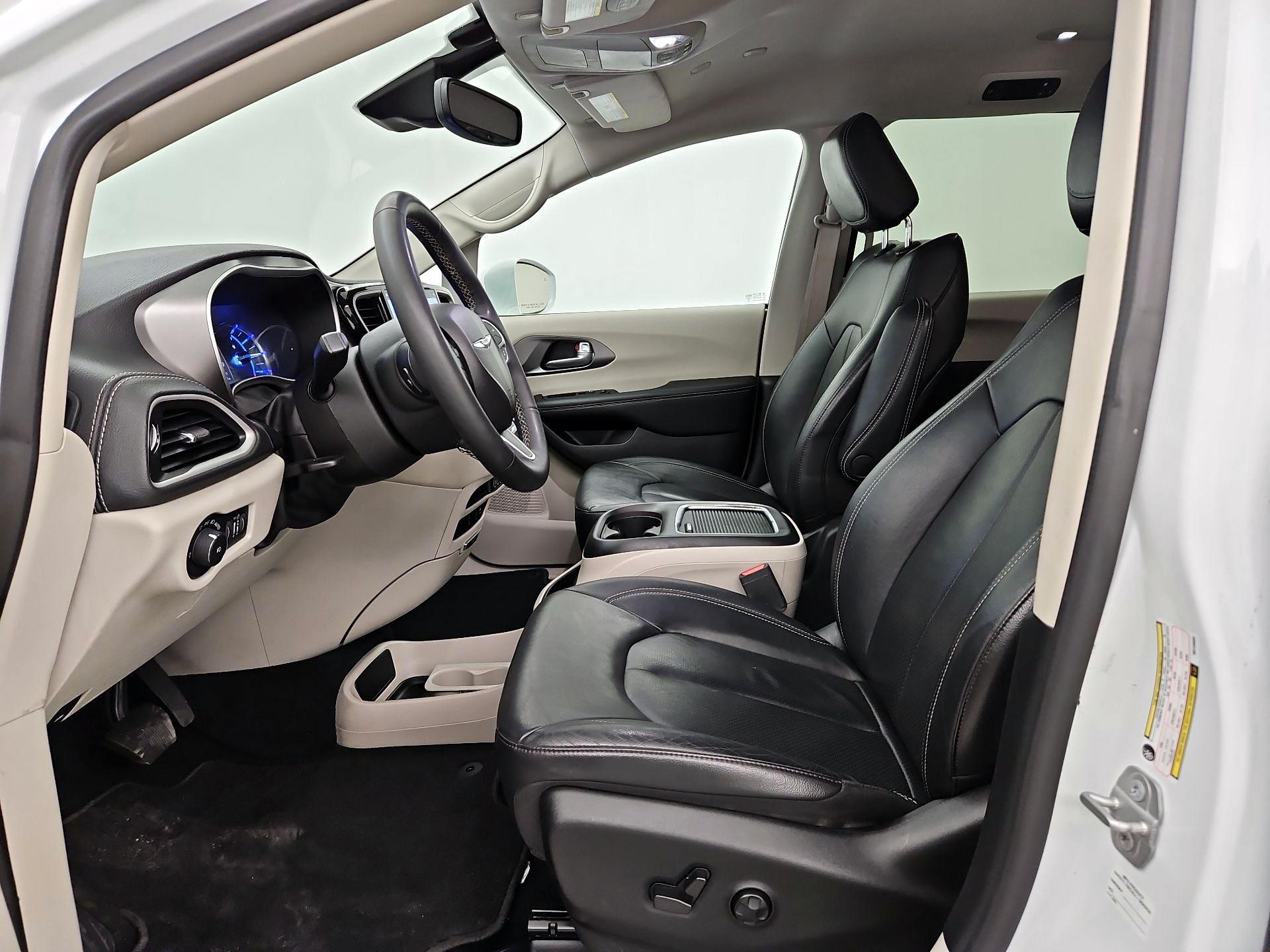 Thumbnail: 2022 Chrysler Pacifica - 11