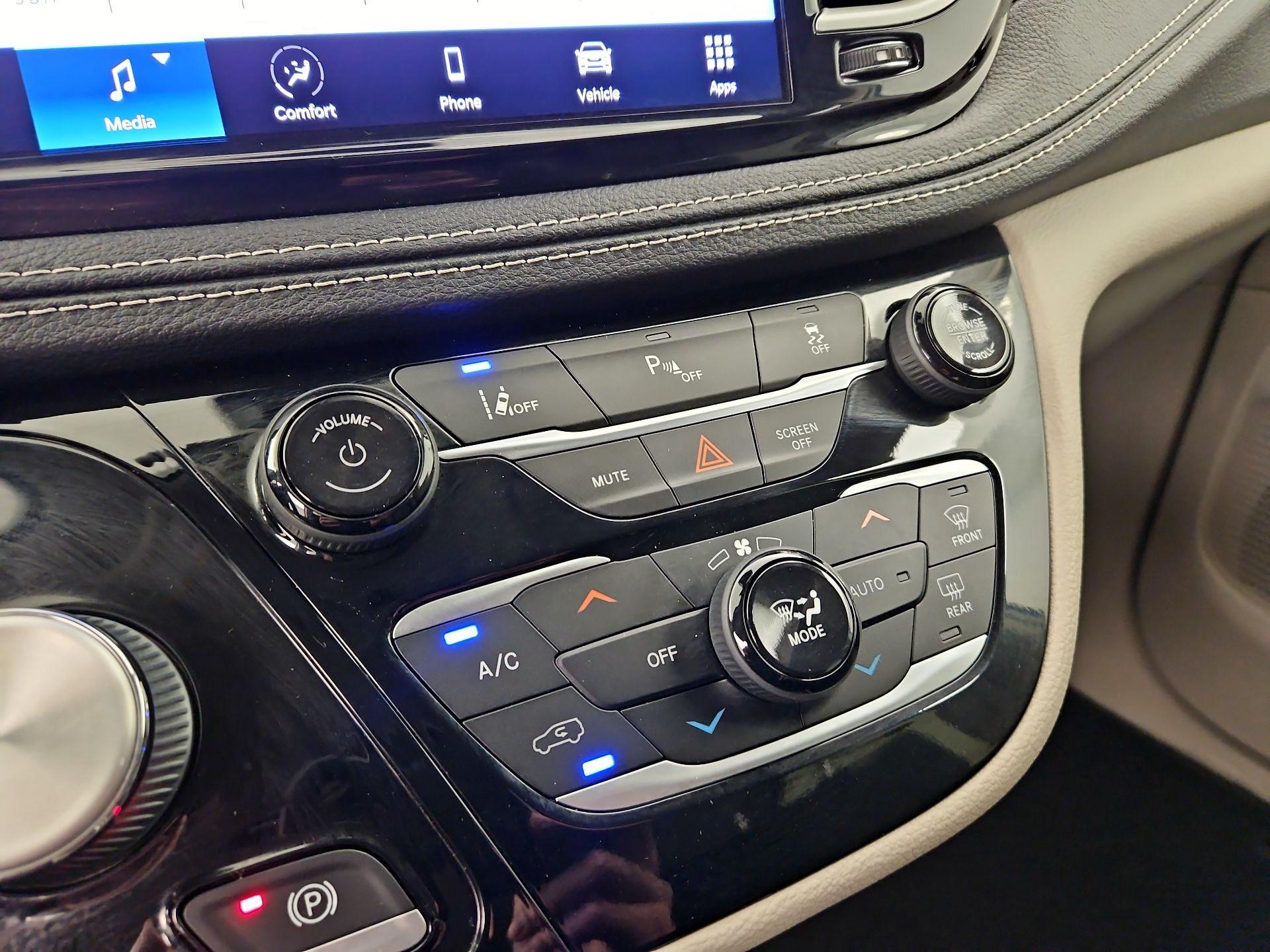 Thumbnail: 2022 Chrysler Pacifica - 16