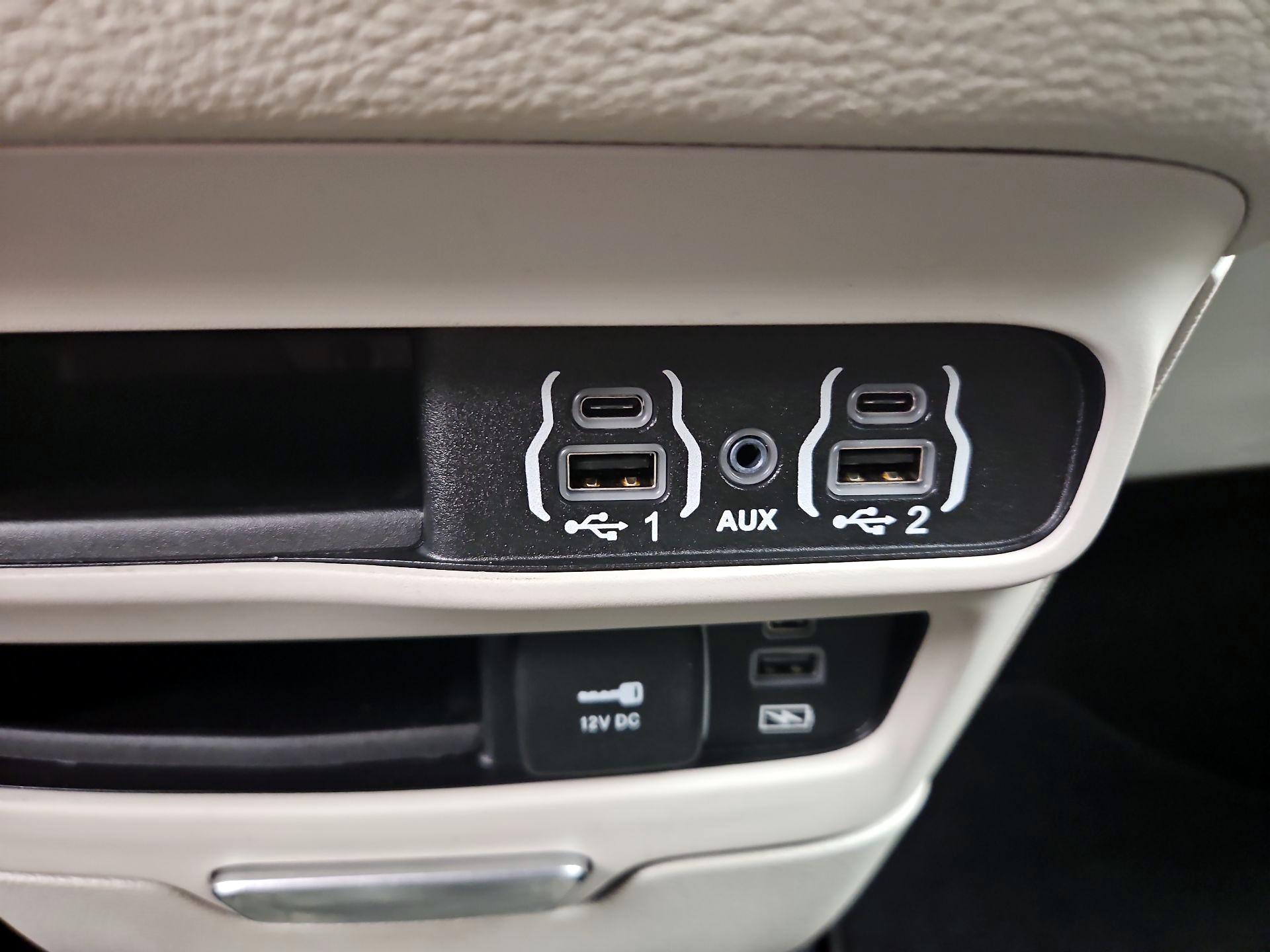 Thumbnail: 2022 Chrysler Pacifica - 18