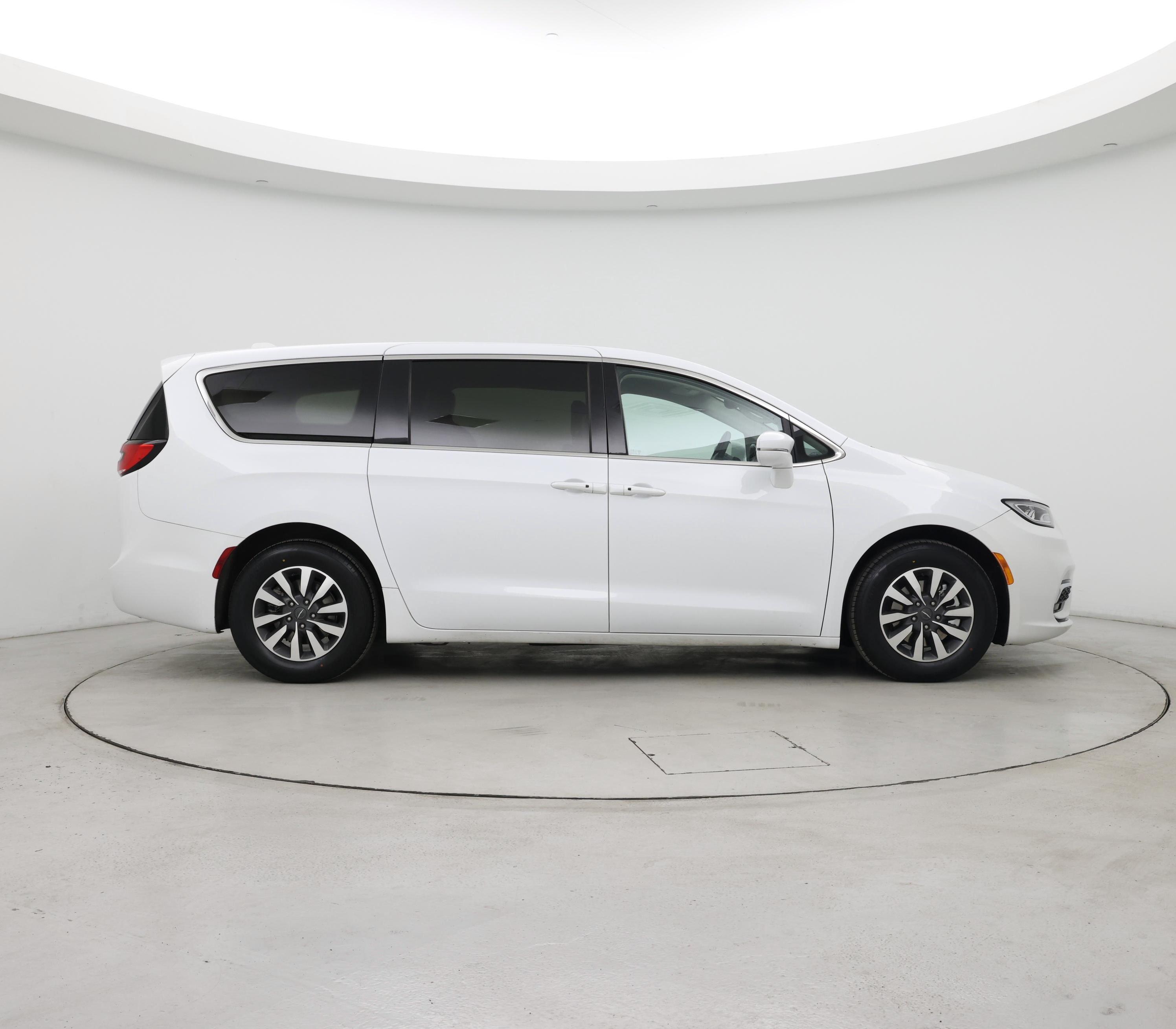 Thumbnail: 2022 Chrysler Pacifica - 7