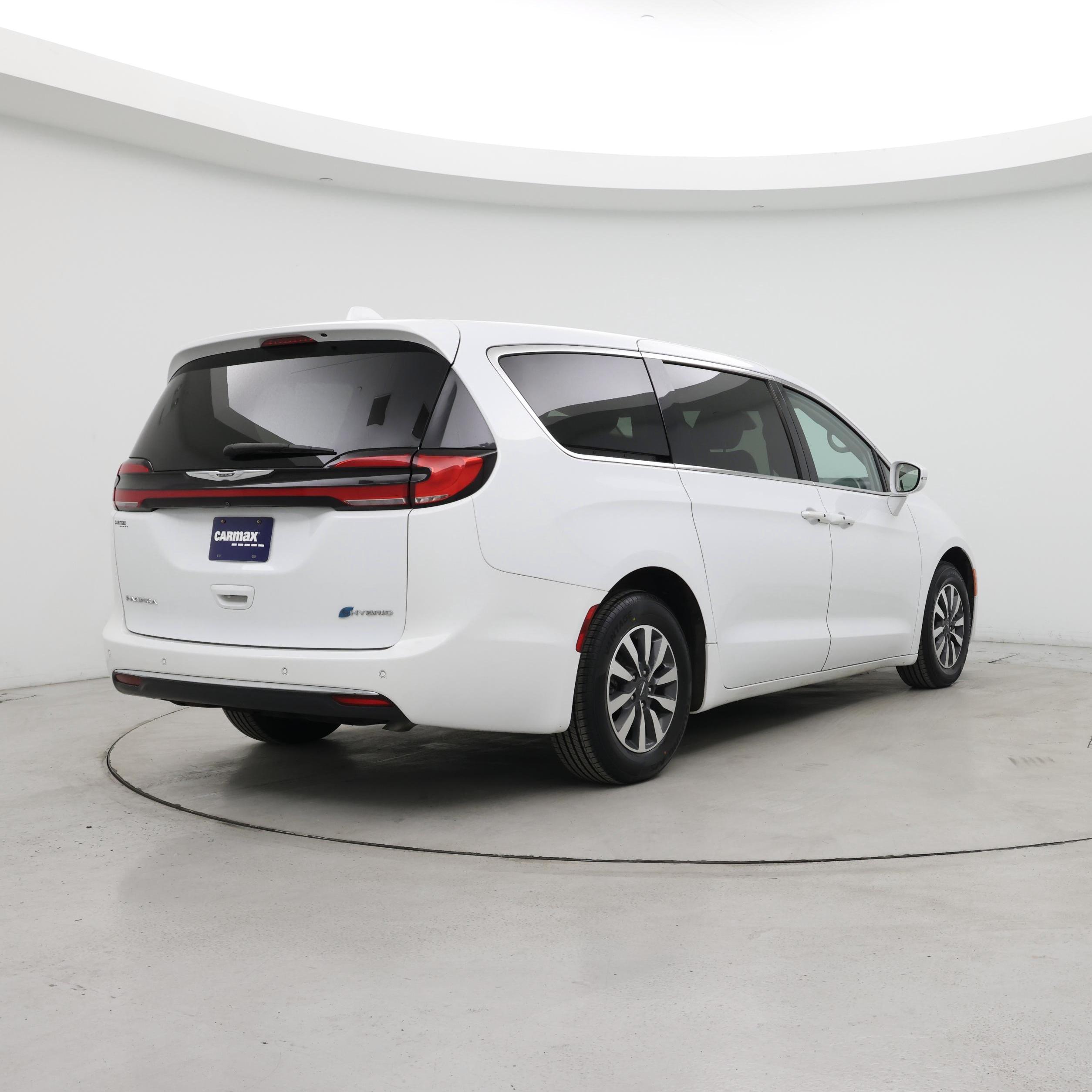 Thumbnail: 2022 Chrysler Pacifica - 8