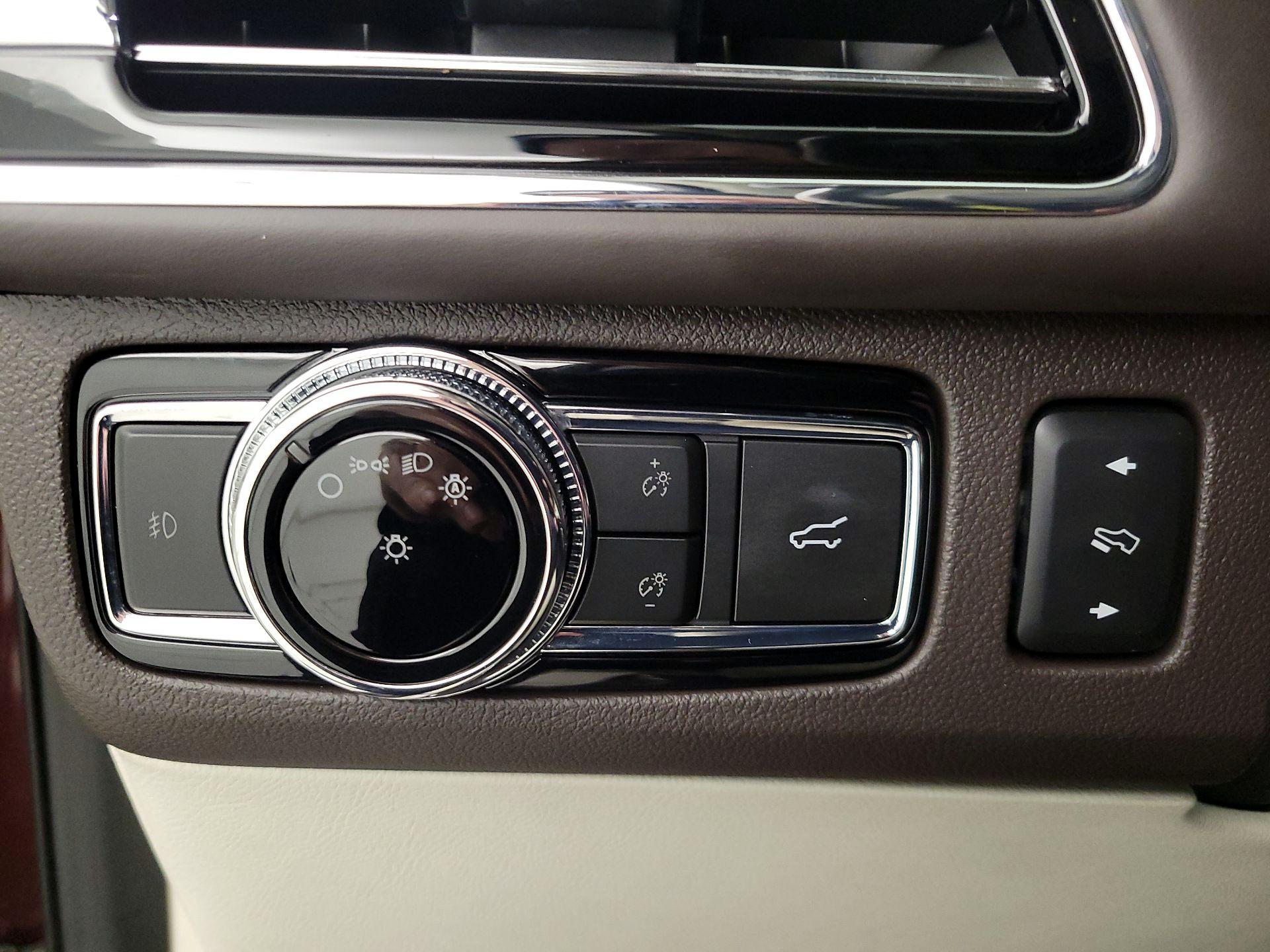 Thumbnail: 2020 Lincoln Navigator - 13