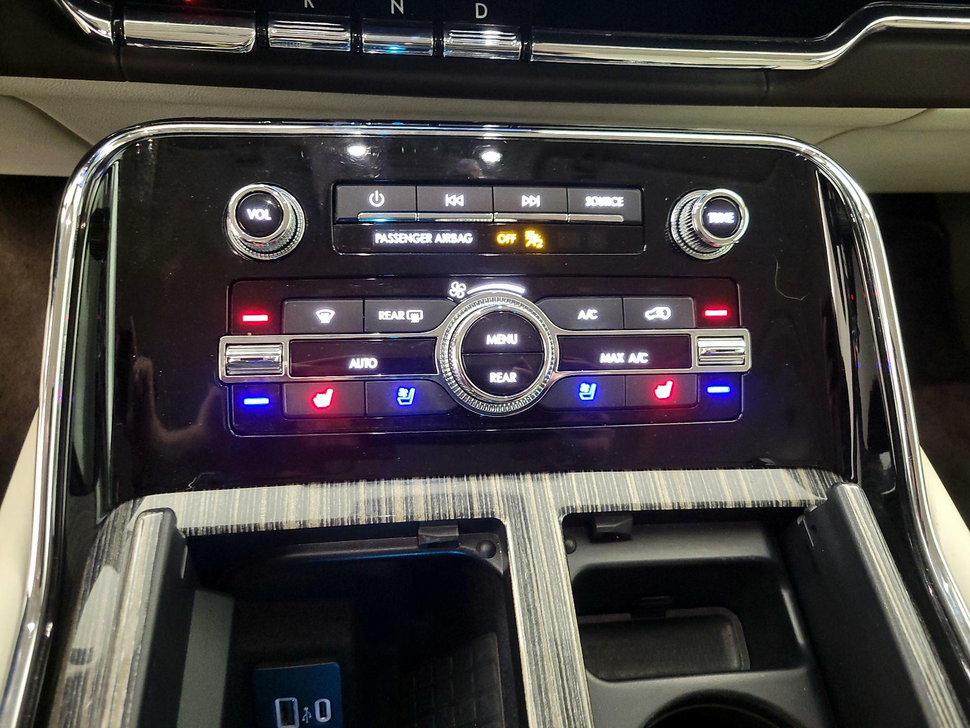 Thumbnail: 2020 Lincoln Navigator - 17