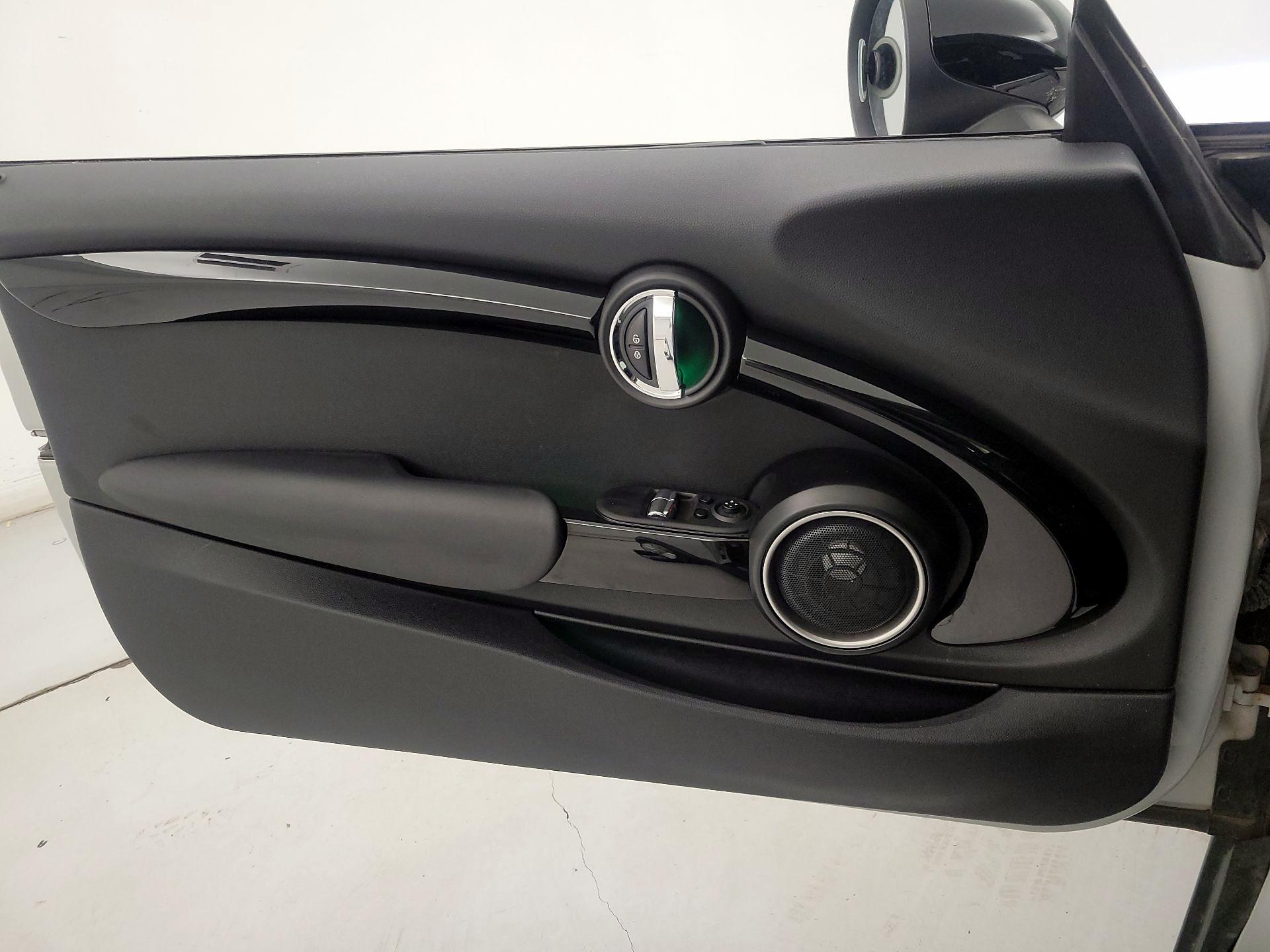 Thumbnail: 2015 MINI Cooper Hardtop - 12