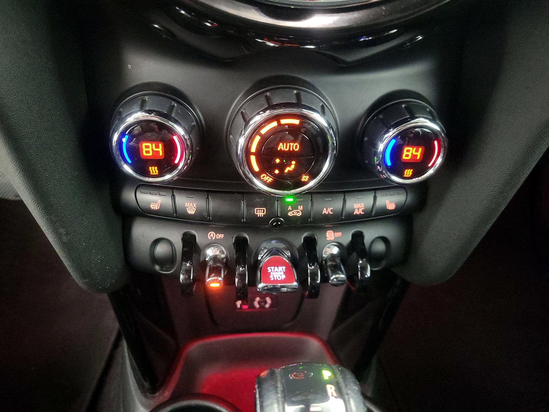 Thumbnail: 2015 MINI Cooper Hardtop - 15