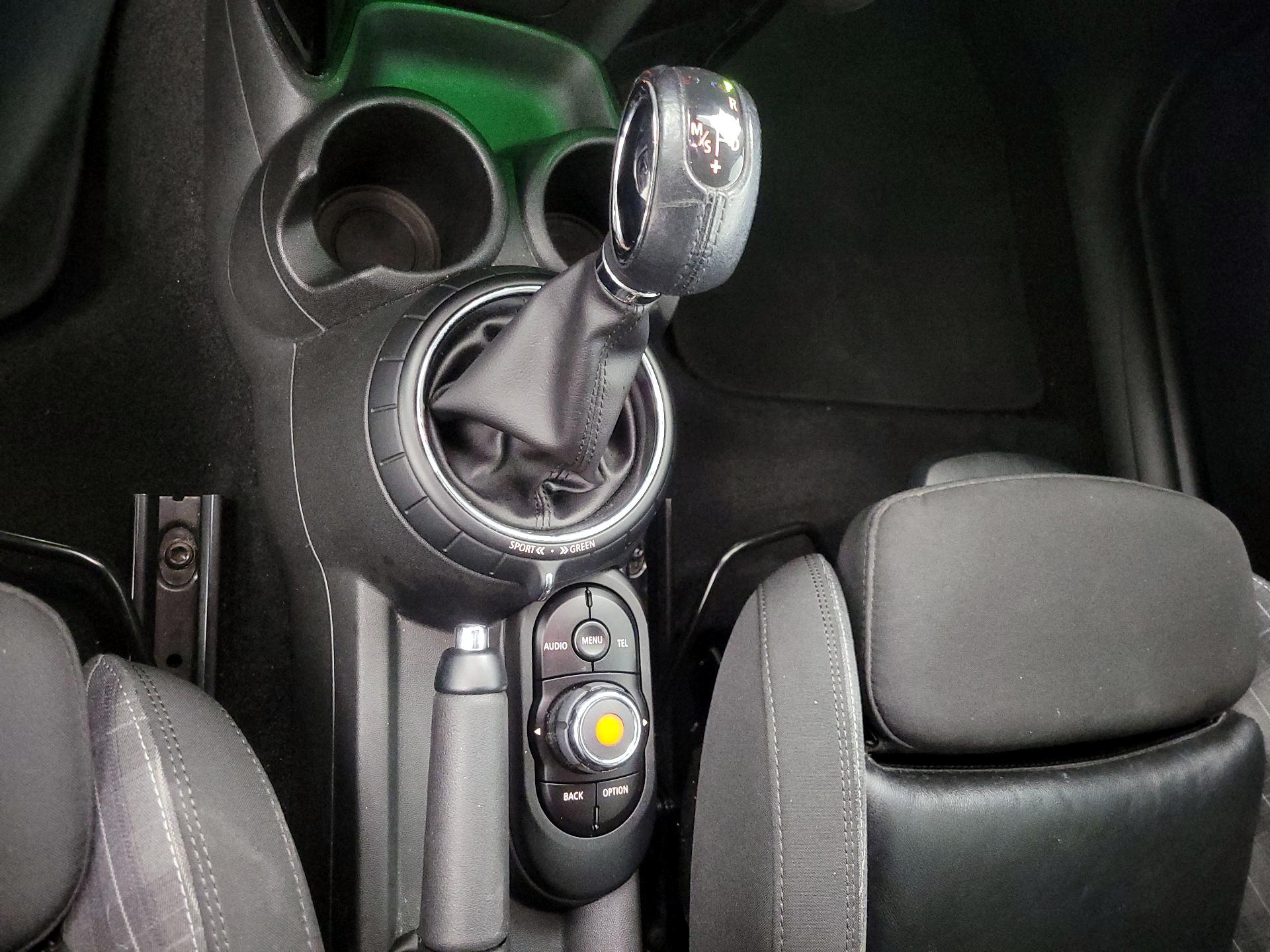 Thumbnail: 2015 MINI Cooper Hardtop - 16