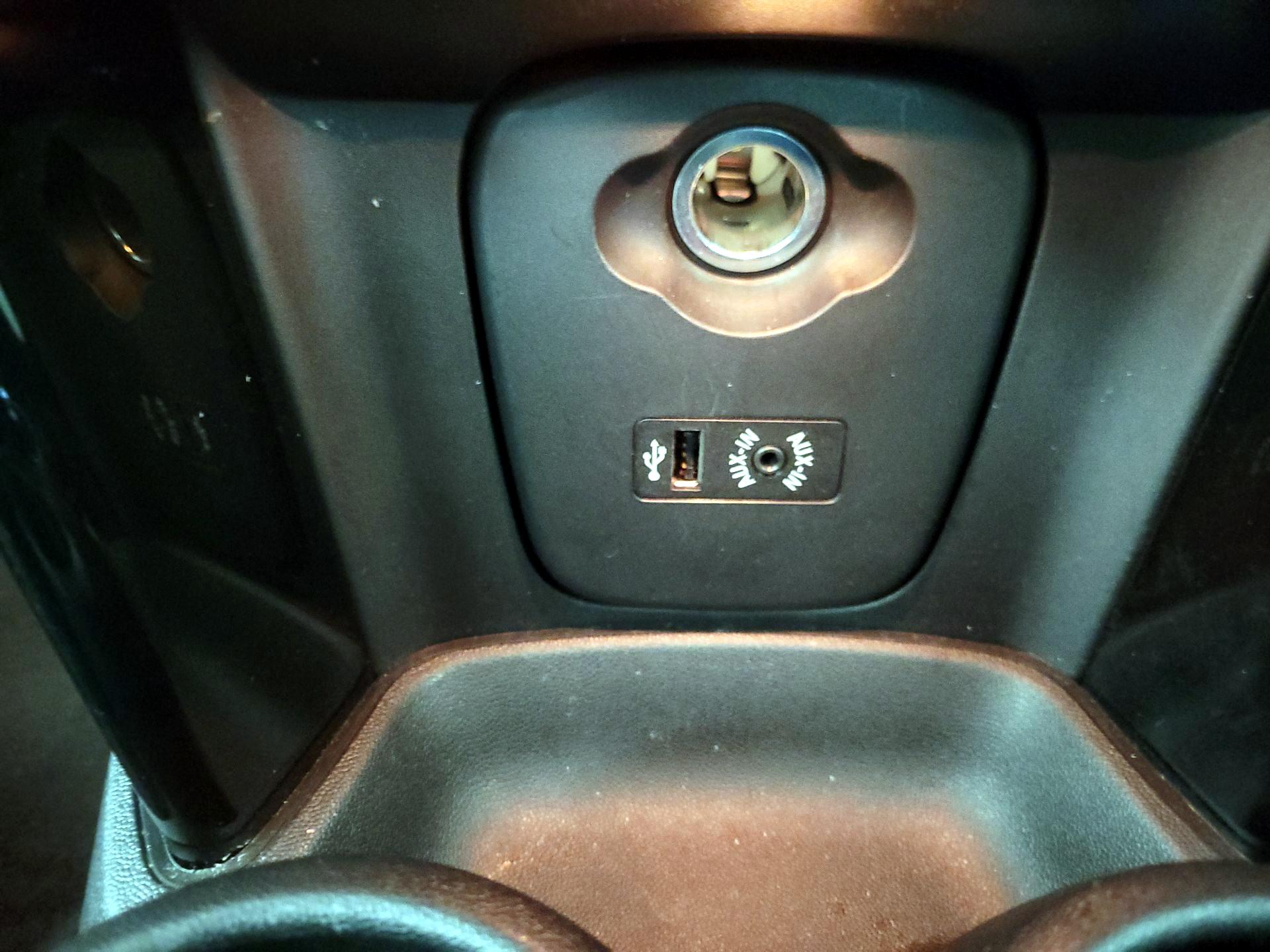 Thumbnail: 2015 MINI Cooper Hardtop - 17