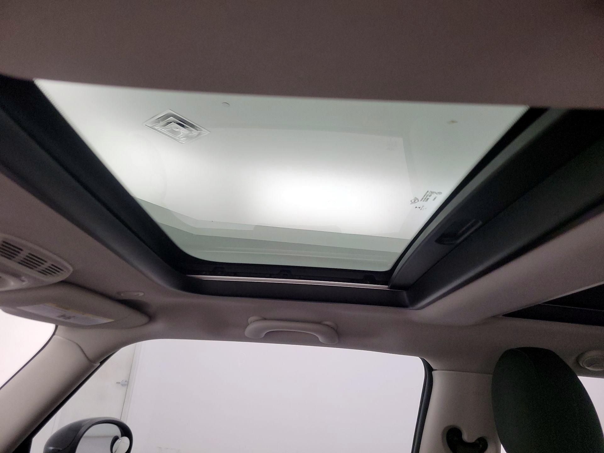 Thumbnail: 2015 MINI Cooper Hardtop - 18