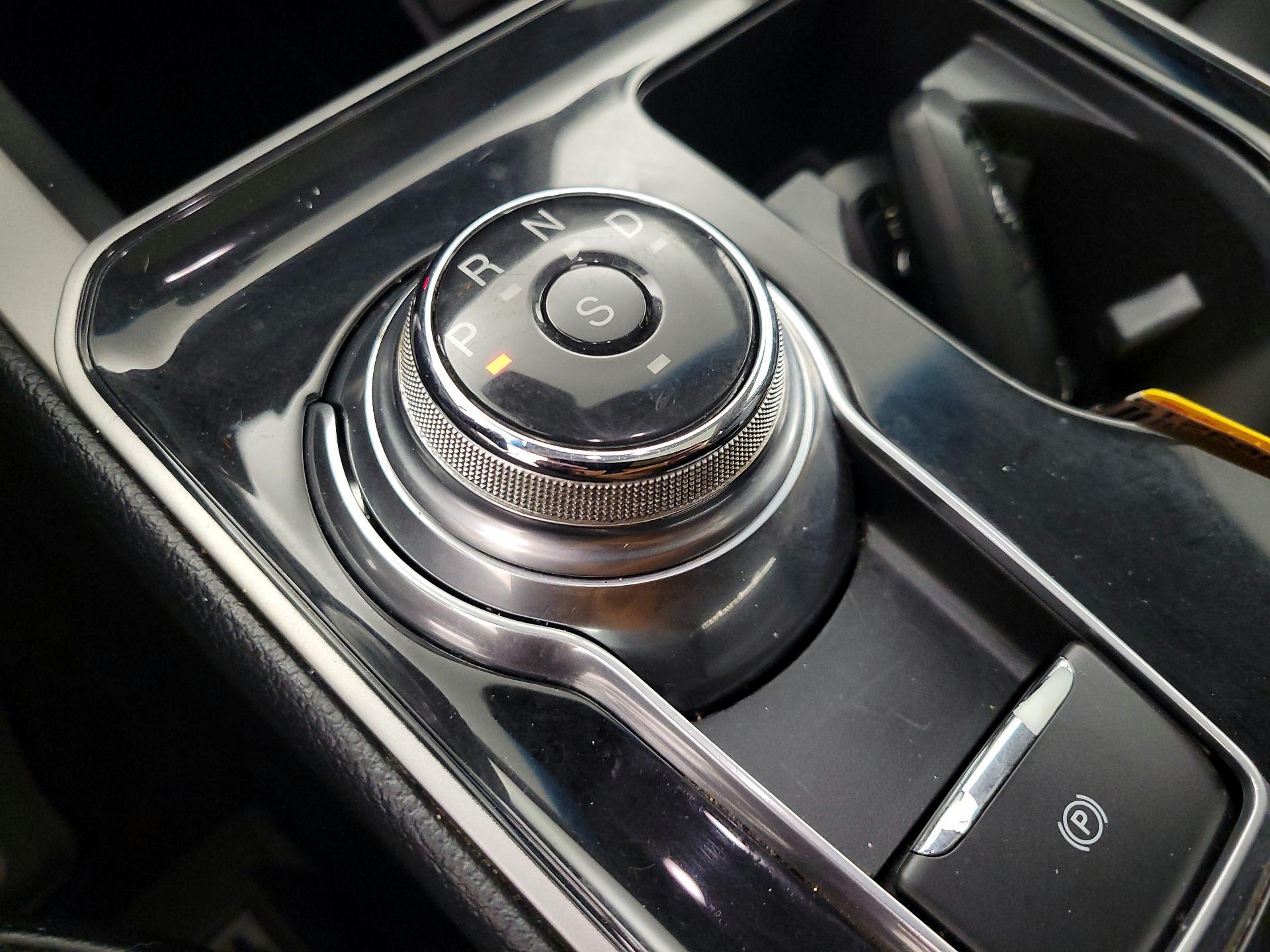 Thumbnail: 2019 Ford Edge - 17