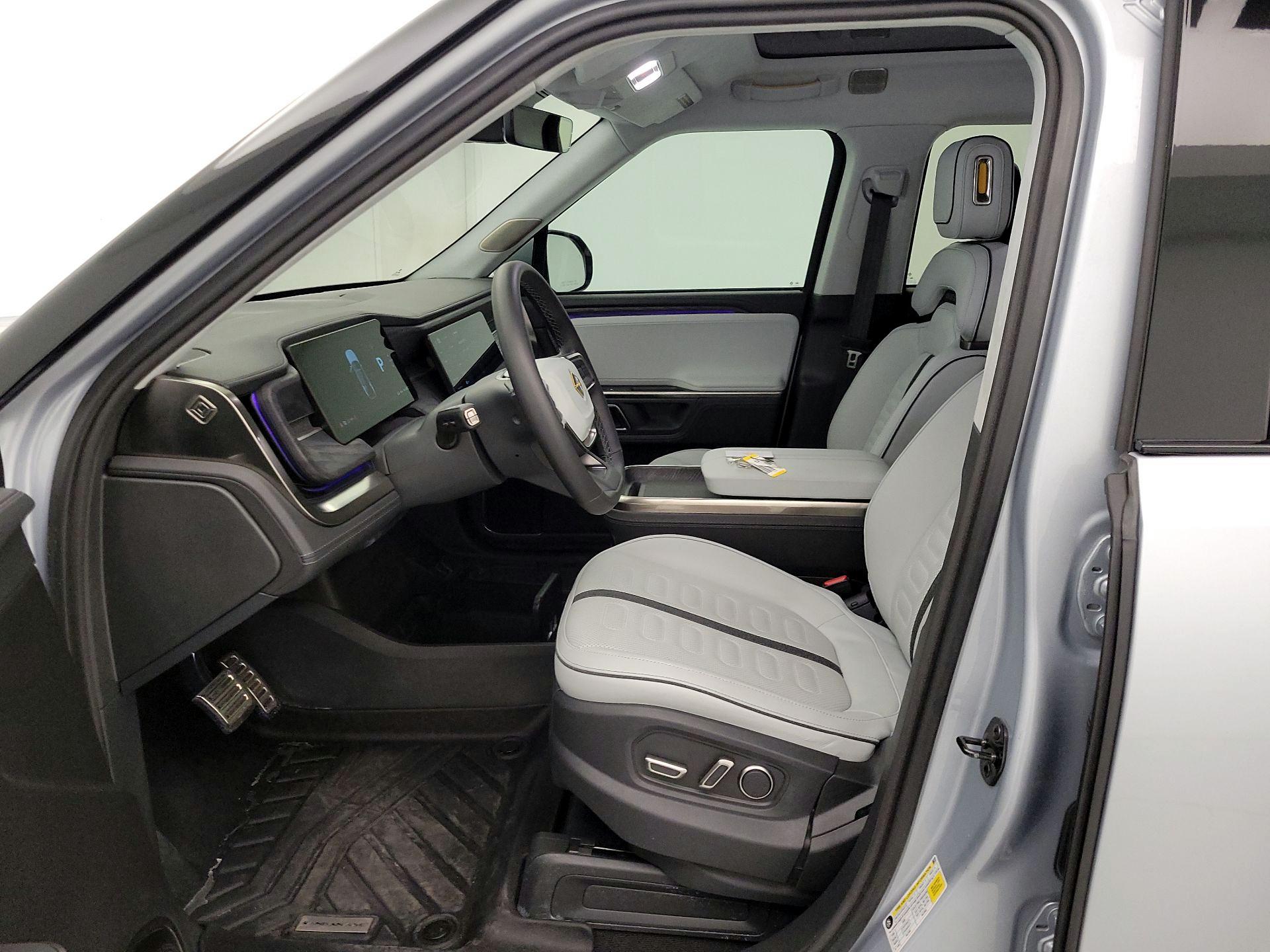 Thumbnail: 2024 Rivian R1S - 11