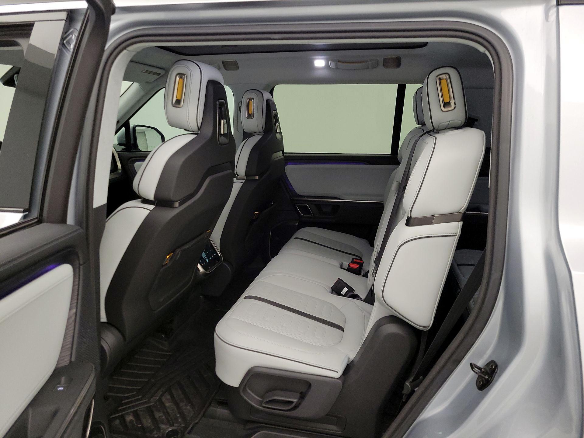 Thumbnail: 2024 Rivian R1S - 19