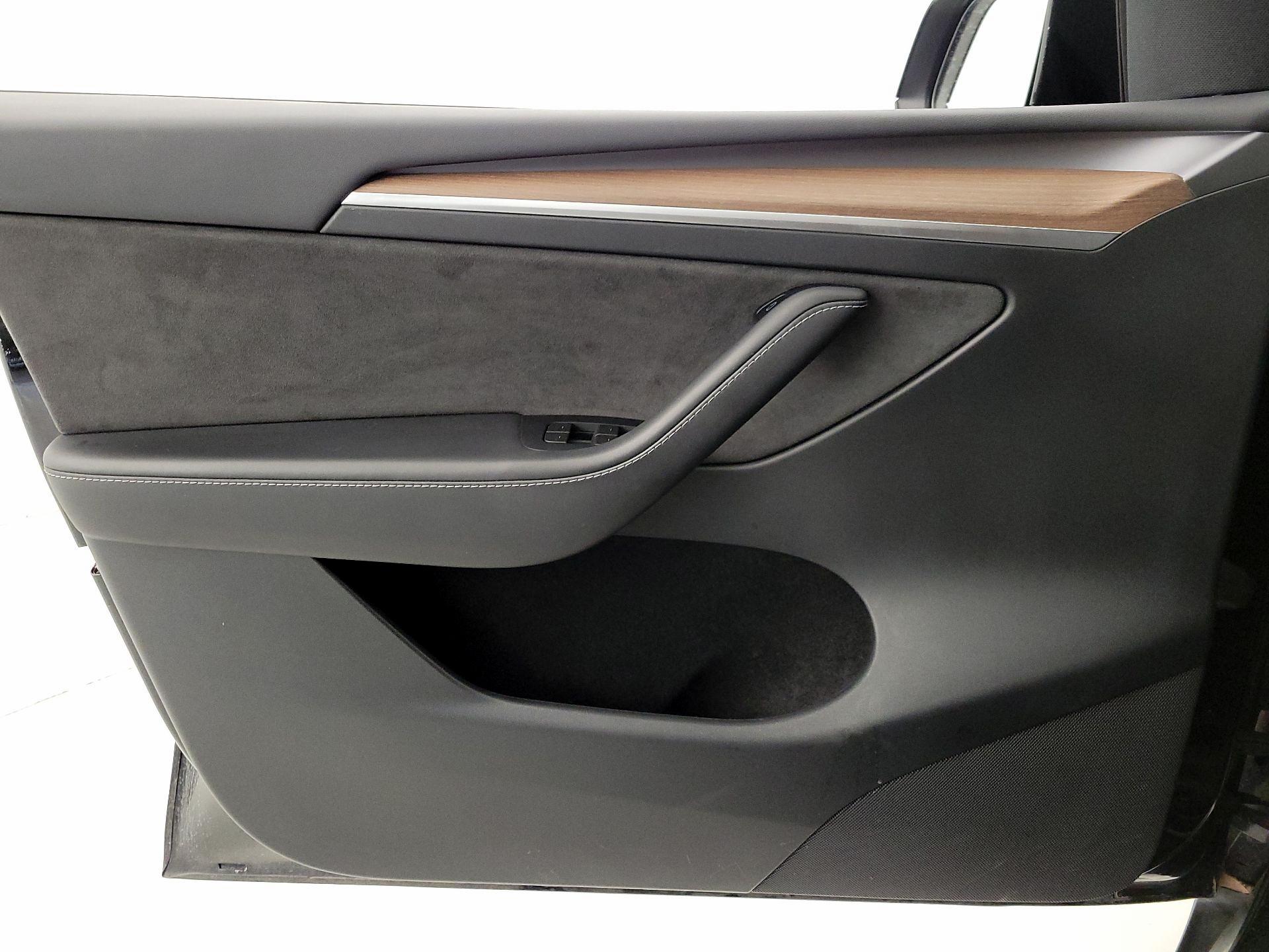 Thumbnail: 2023 Tesla Model Y - 12