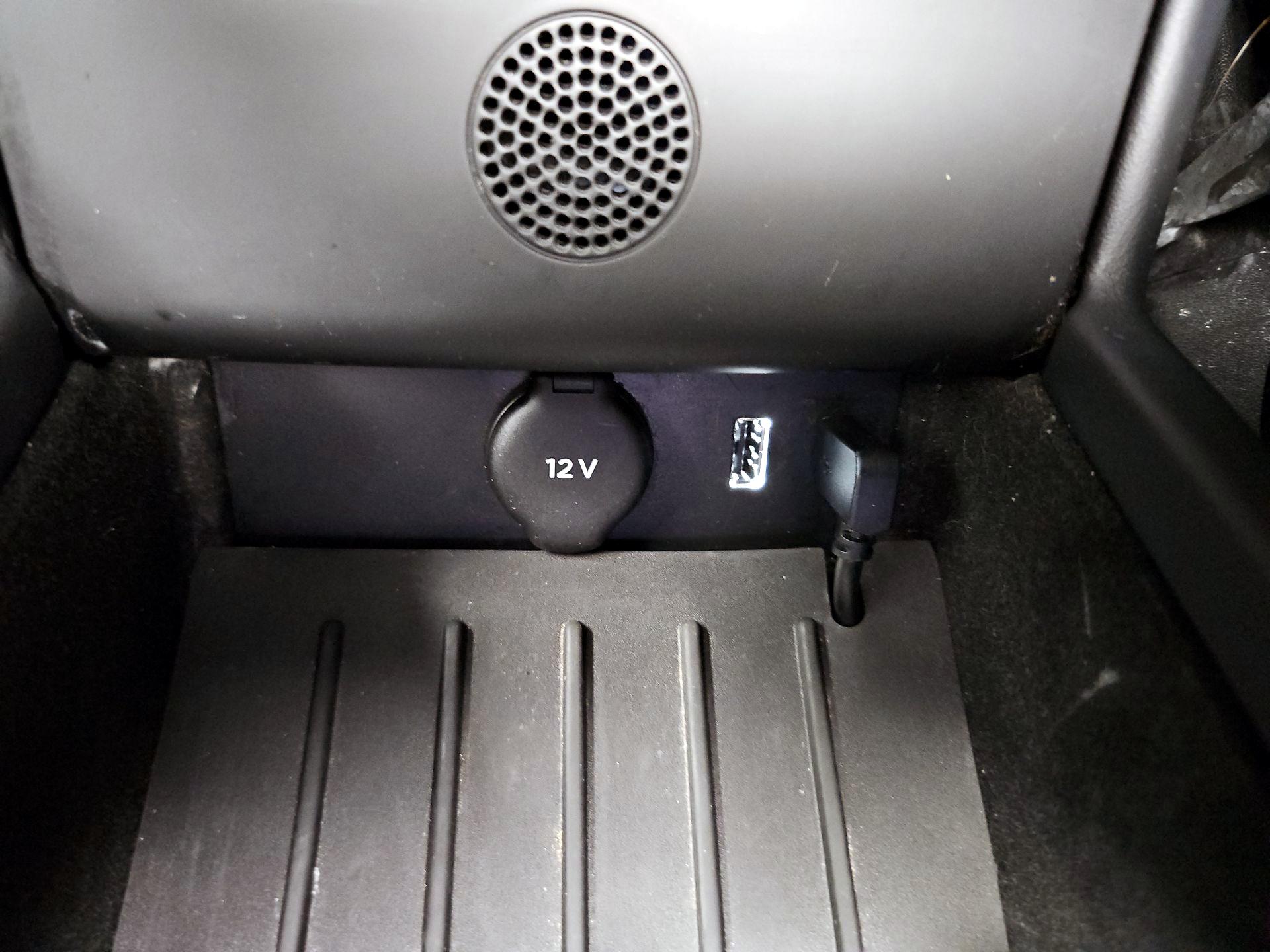 Thumbnail: 2020 Tesla Model X - 18