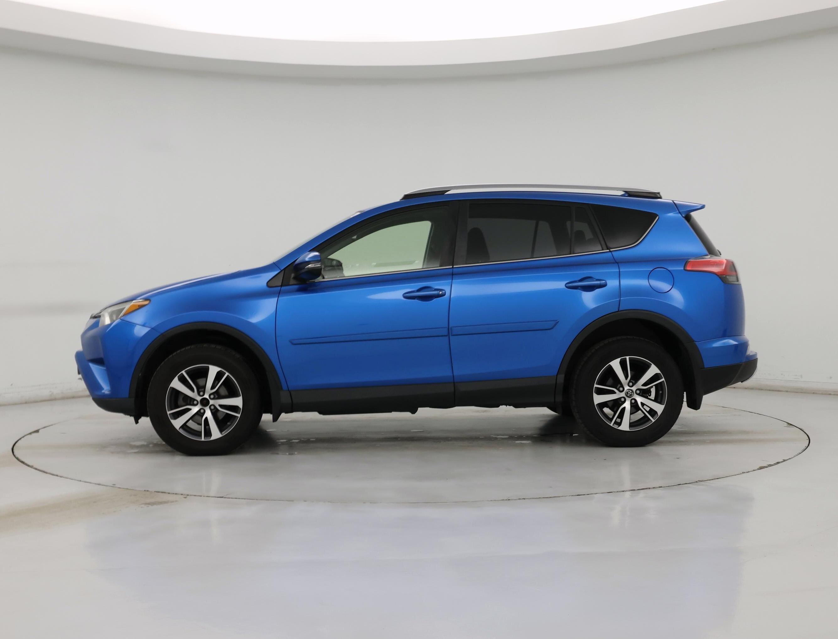 Thumbnail: 2018 Toyota RAV4 - 3