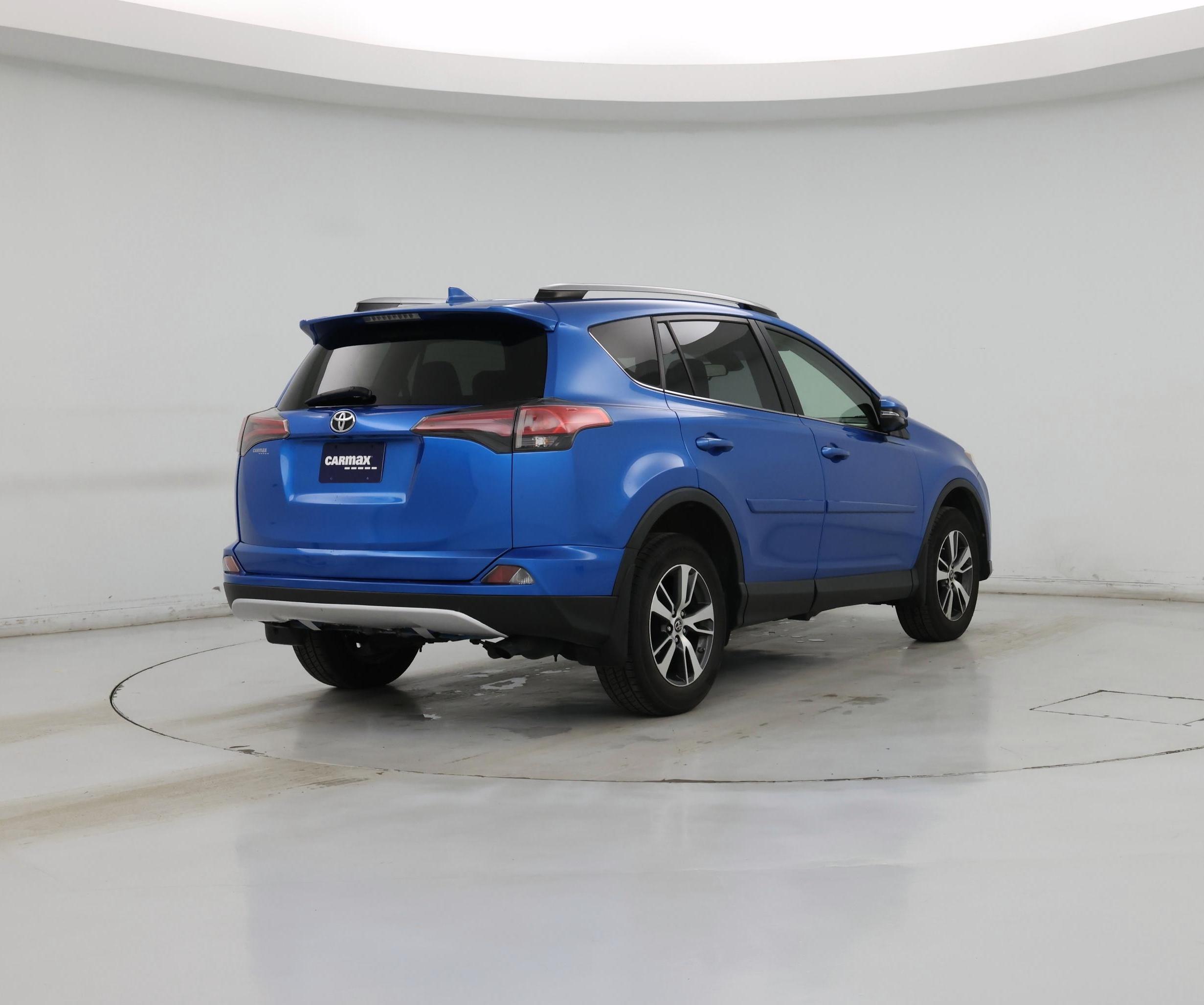 Thumbnail: 2018 Toyota RAV4 - 8