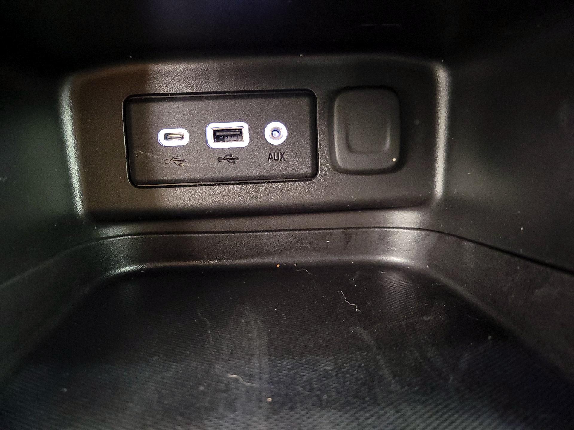 Thumbnail: 2023 Chevrolet Equinox - 18