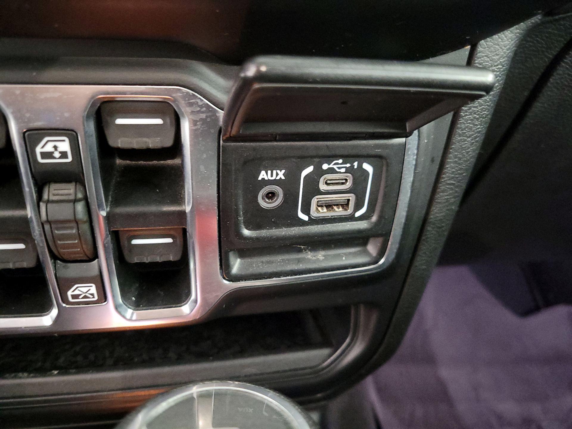 Thumbnail: 2020 Jeep Gladiator - 18